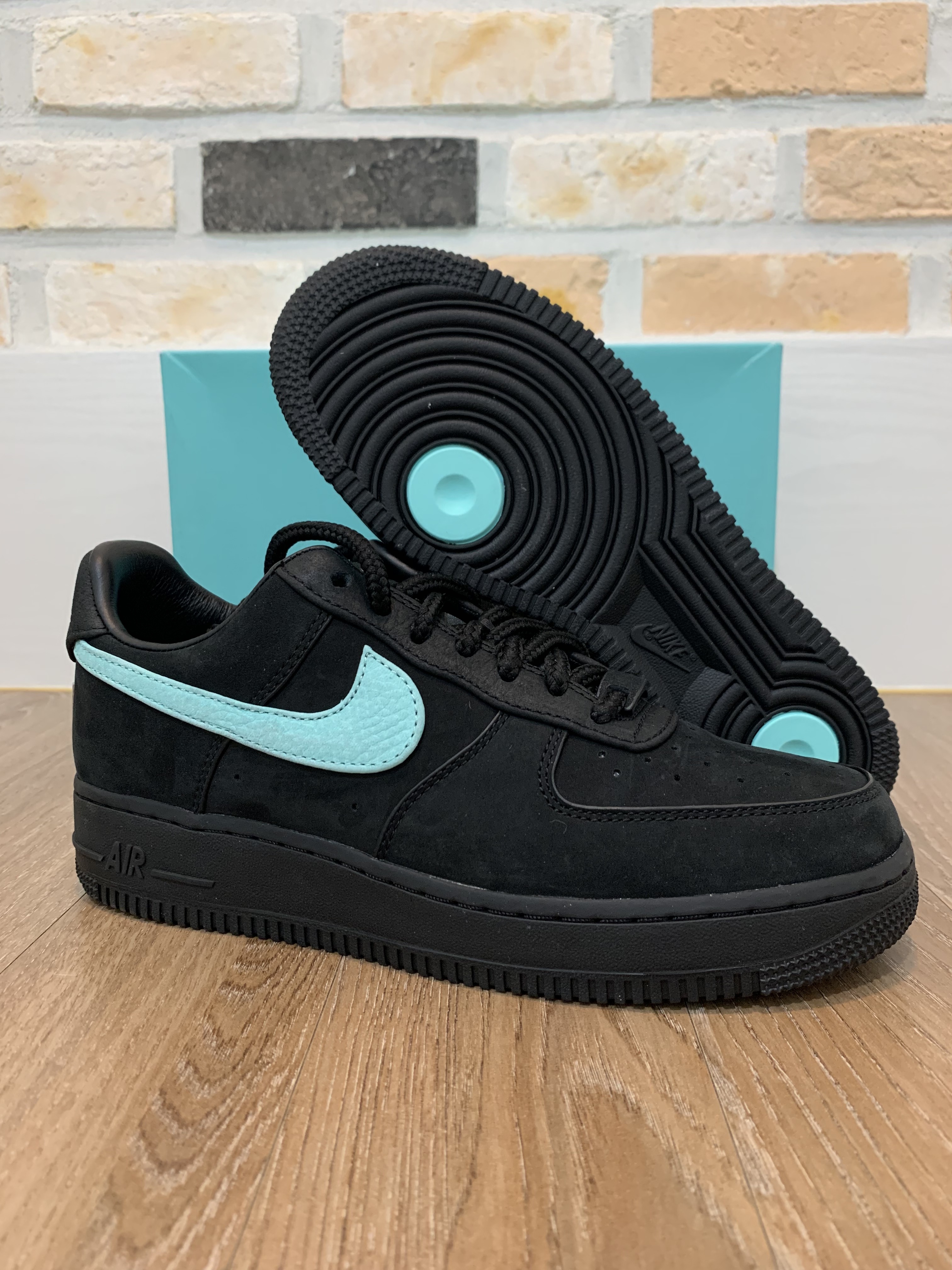 Nike x Tiffany & Co. Air Force 1 Low SP 1837 착용 스타일 - 4
