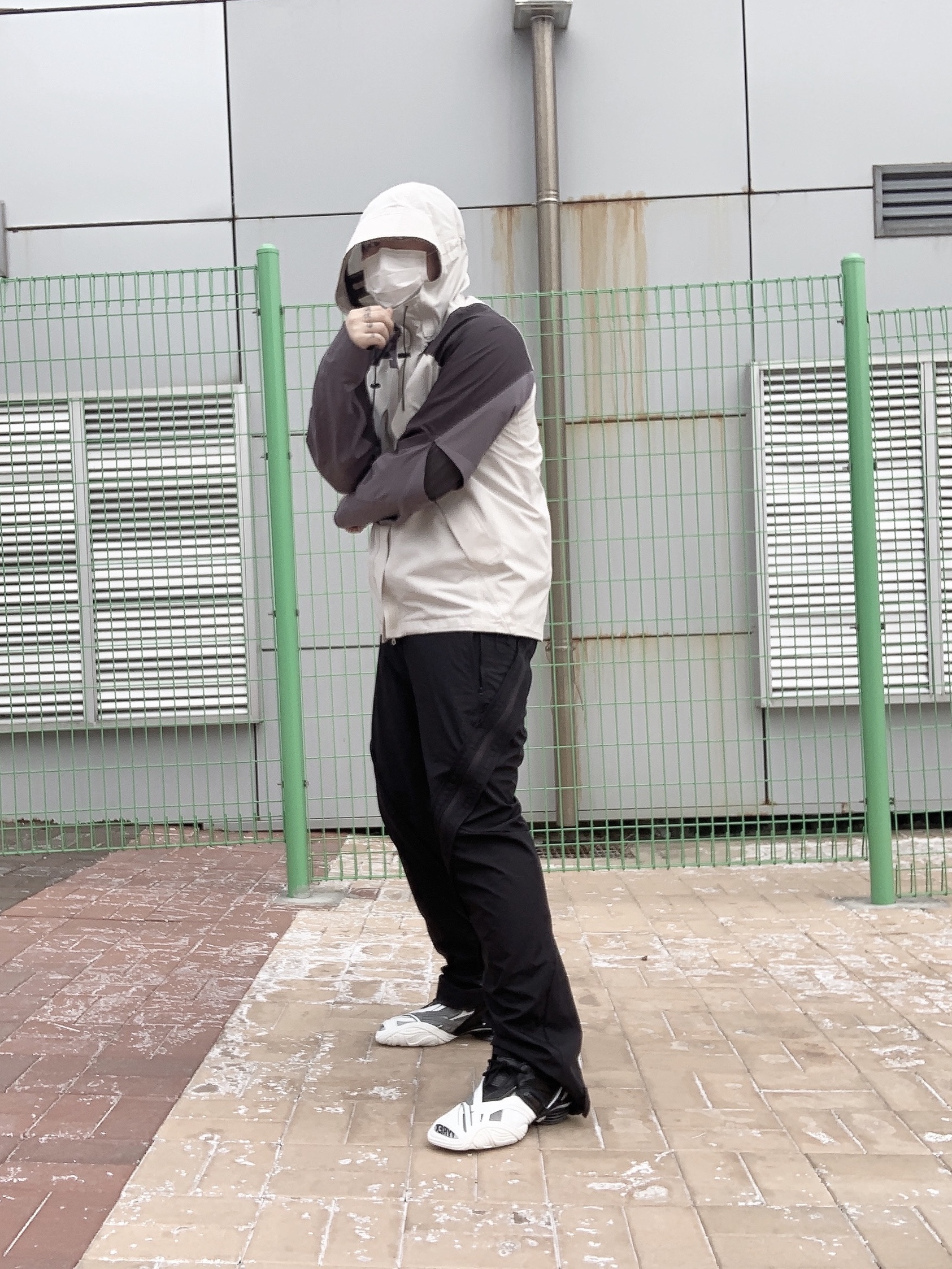 Balenciaga Tyrex Sneakers Black White 착용 스타일 - 3