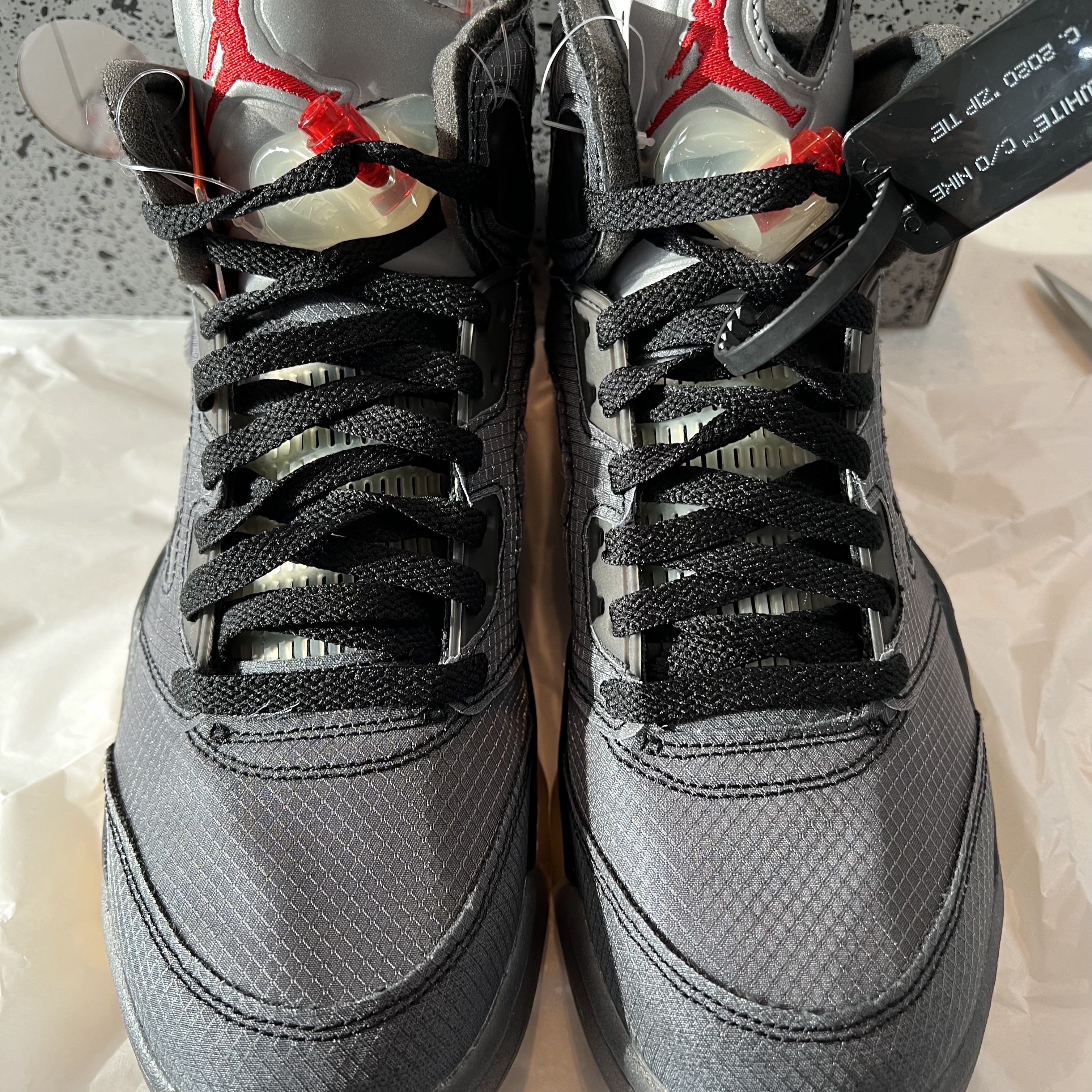 Jordan 5 x Off-White Retro SP Black Muslin 착용 스타일
