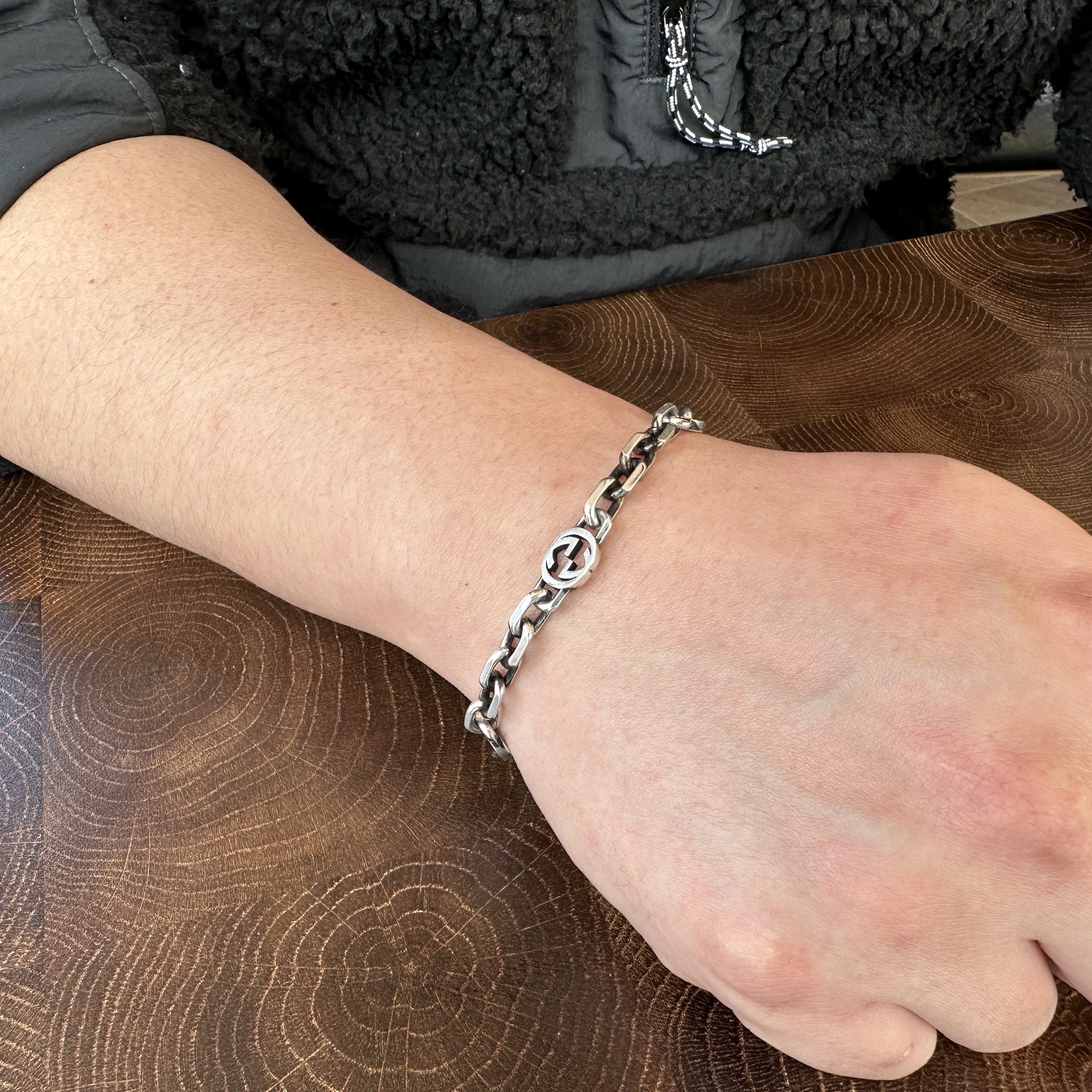 Gucci Interlocking G Bracelet Silver 착용 스타일