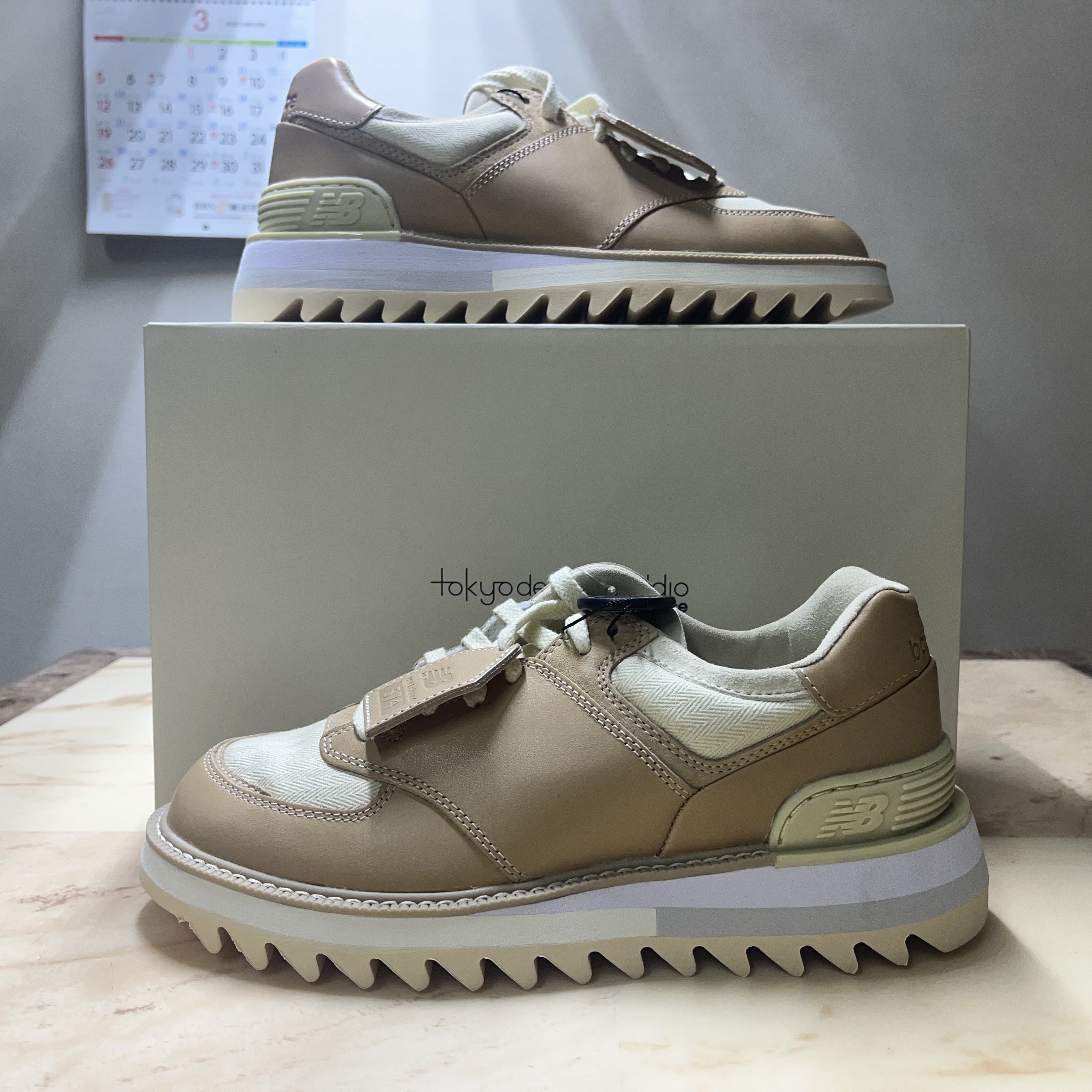 New Balance x Tokyo Design Studio 574 Vachetta Tan 착용 스타일 - 4