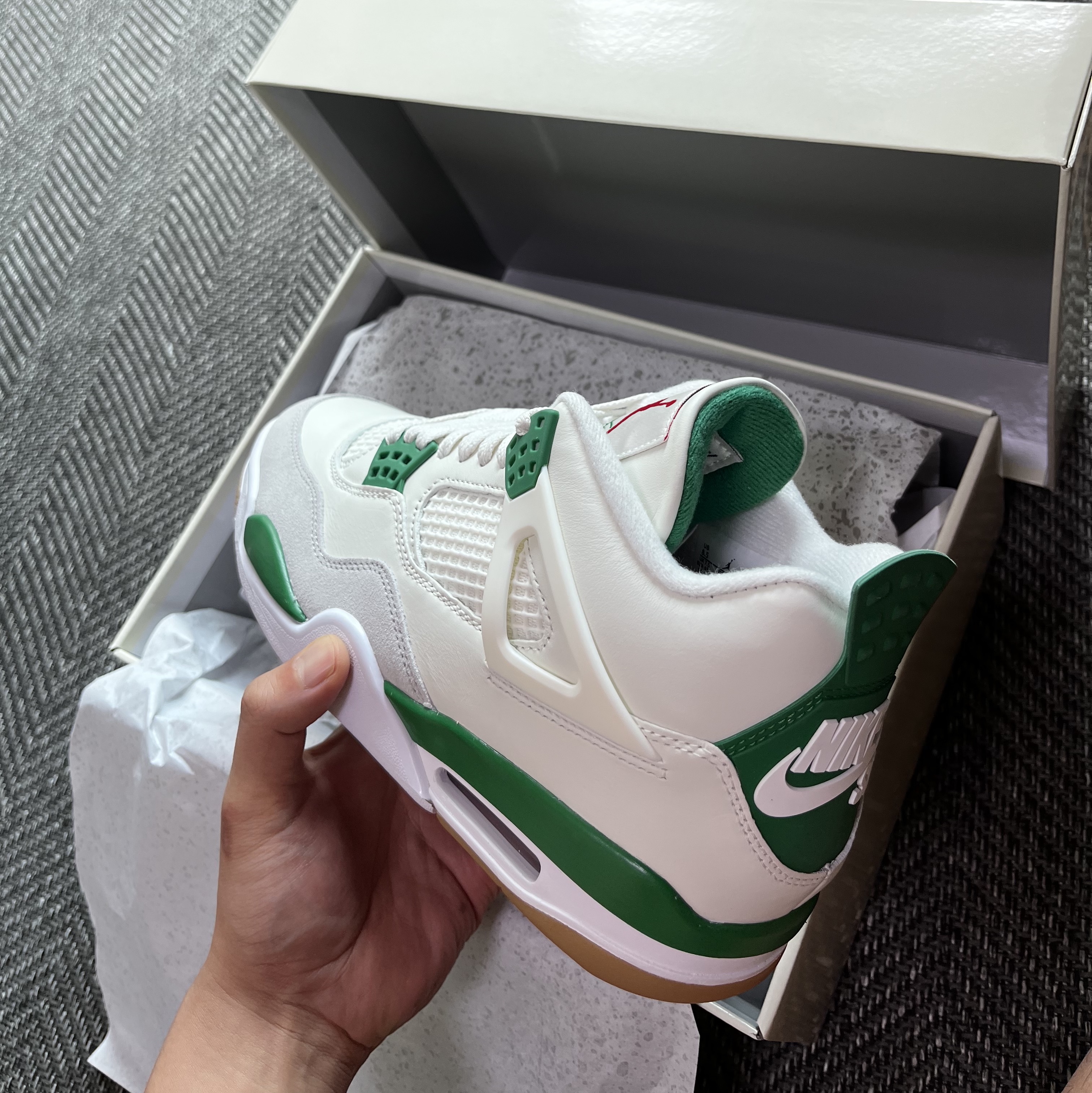 Jordan 4 x Nike SB Retro SP Pine Green 착용 스타일 - 4