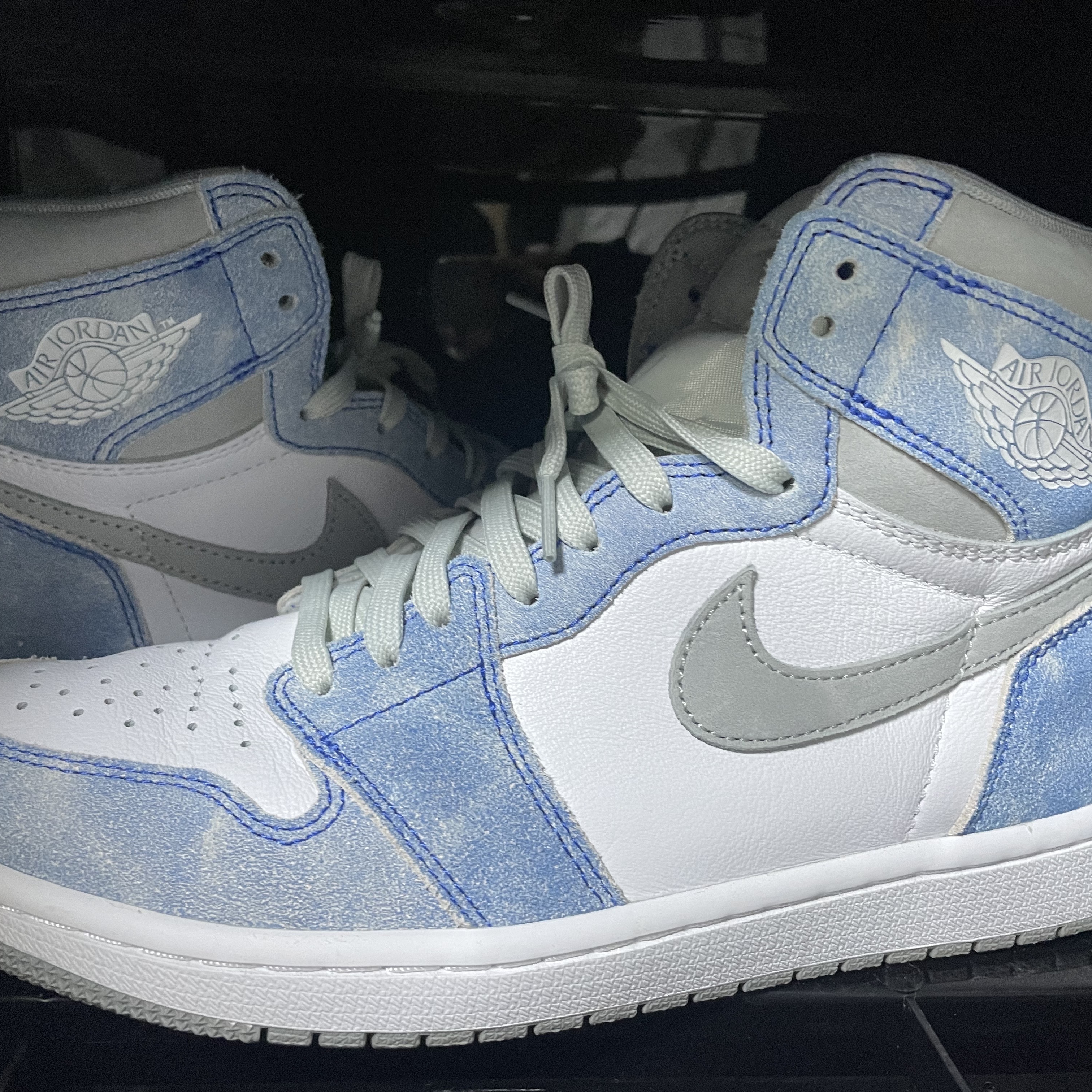 Jordan 1 Retro High OG Hyper Royal 착용 스타일