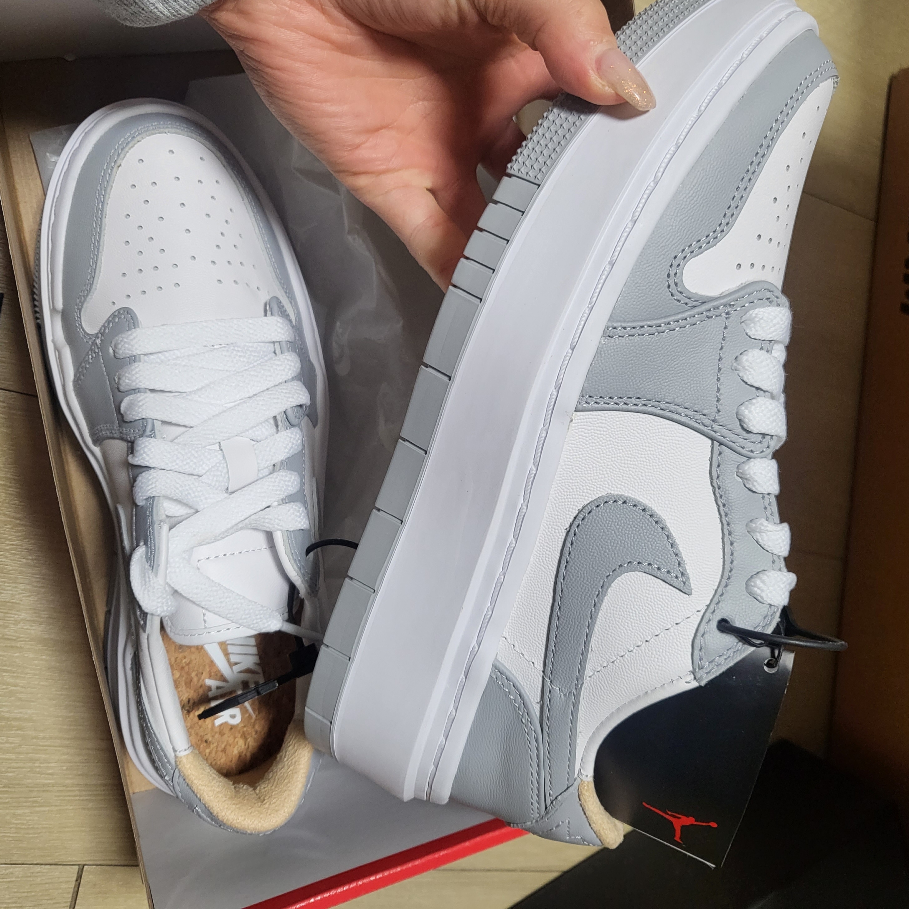 (W) Jordan 1 Elevate Low White and Wolf Grey 착용 스타일