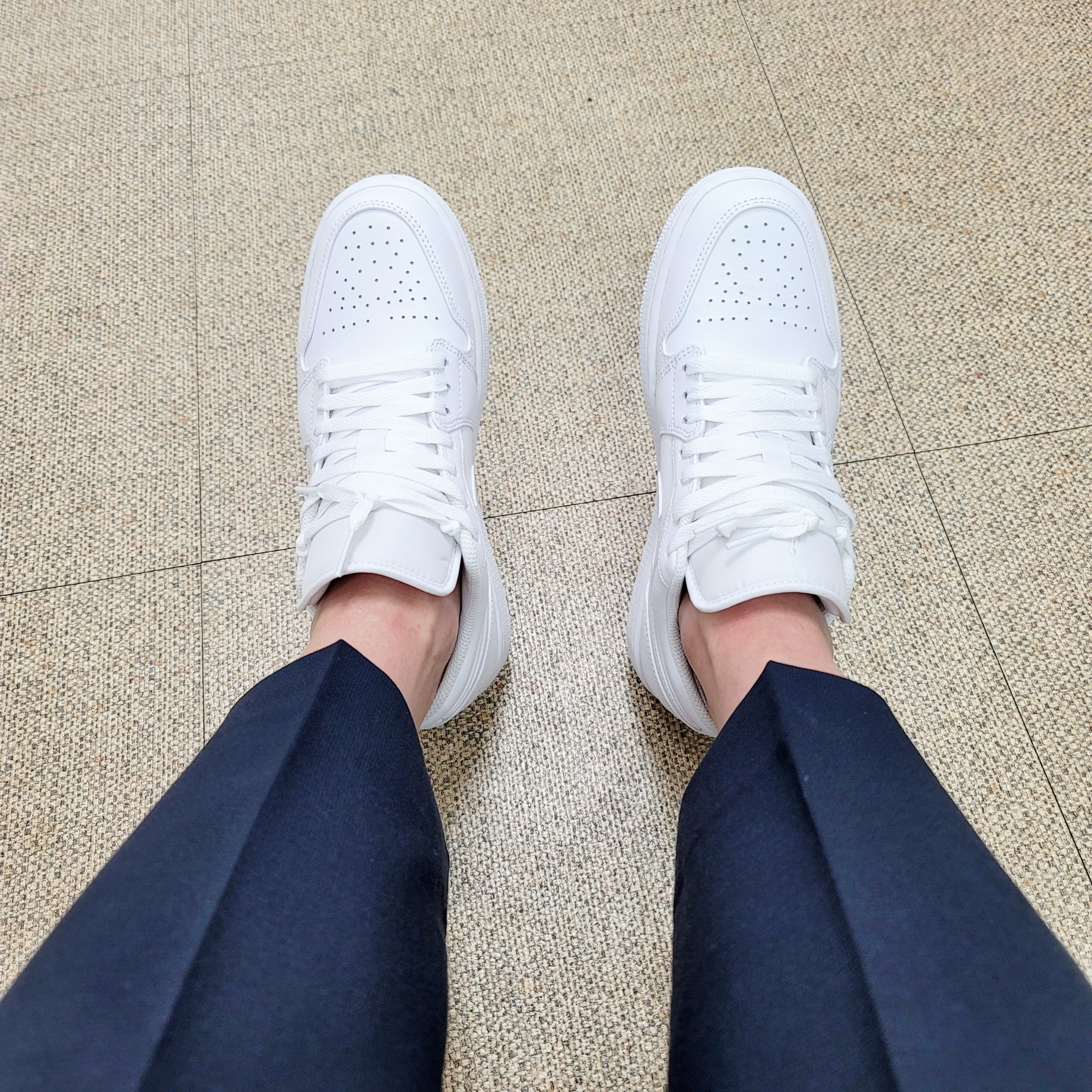 Jordan 1 Low Triple White 착용 스타일 - 2