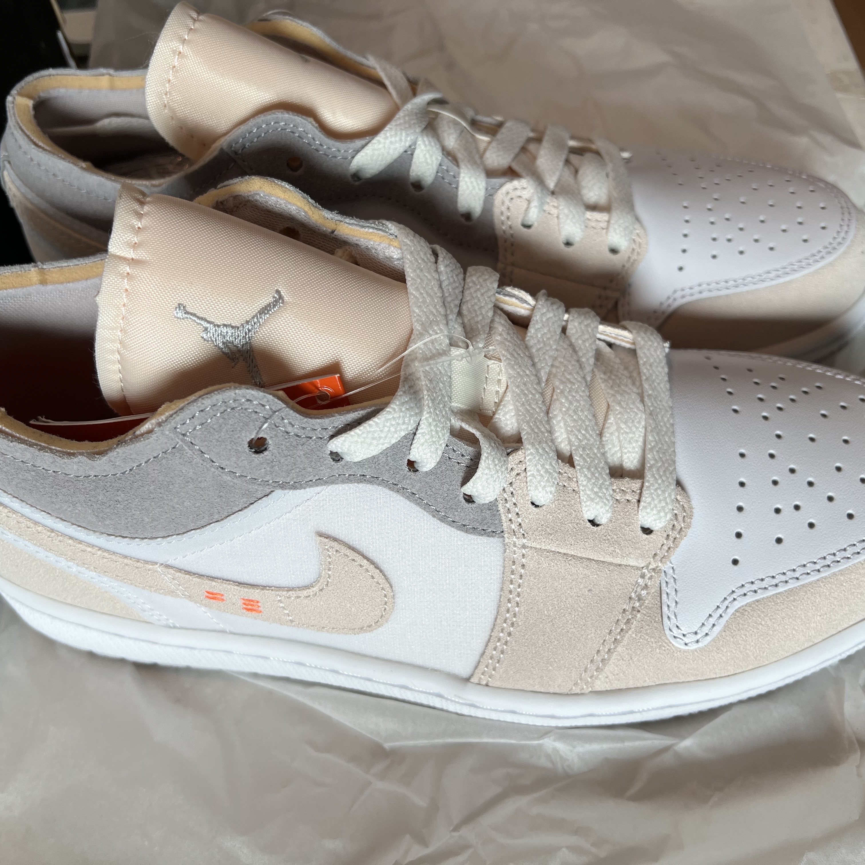 Jordan 1 Low SE Craft White and Phantom 착용 스타일