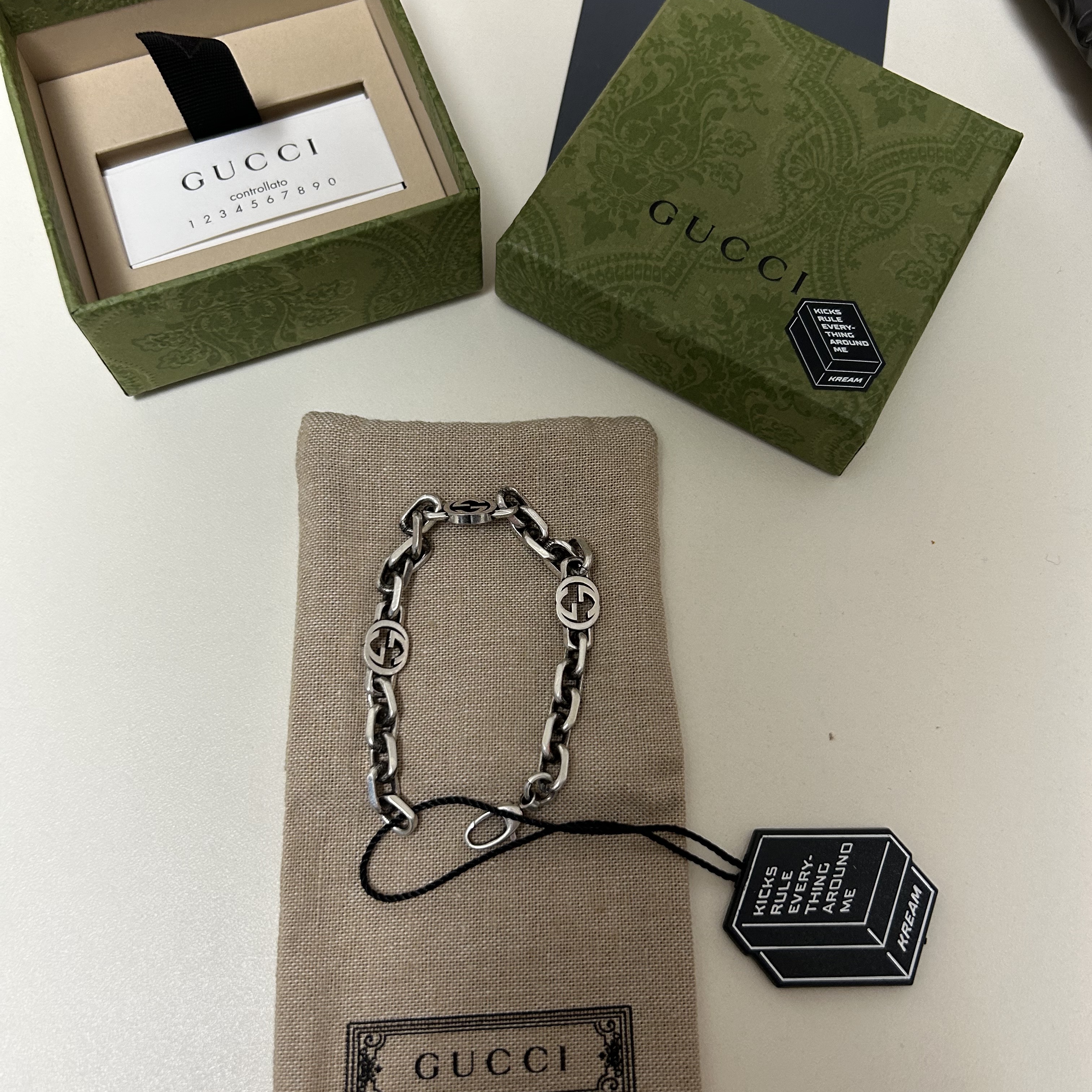 Gucci Interlocking G Bracelet Silver 착용 스타일 - 2
