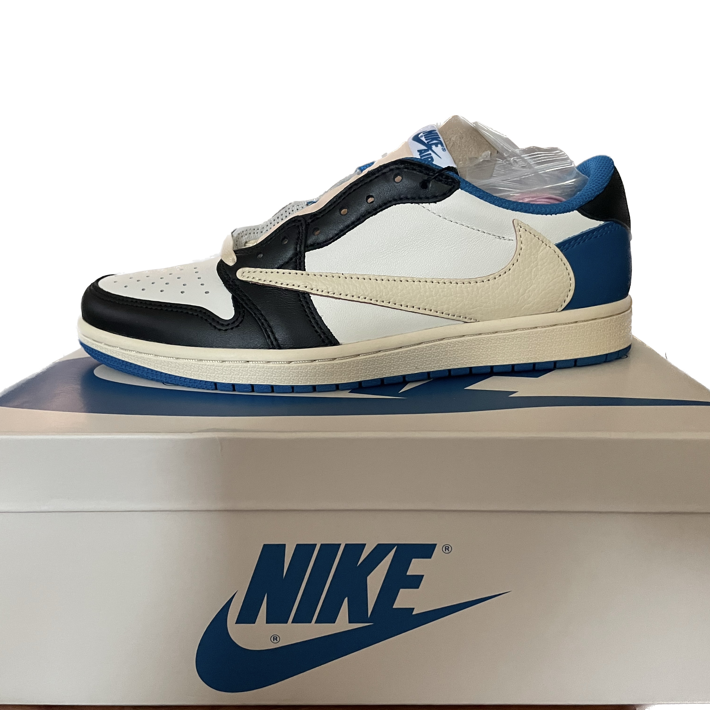 Jordan 1 x Travis Scott x Fragment Retro Low OG SP Military Blue 착용 스타일