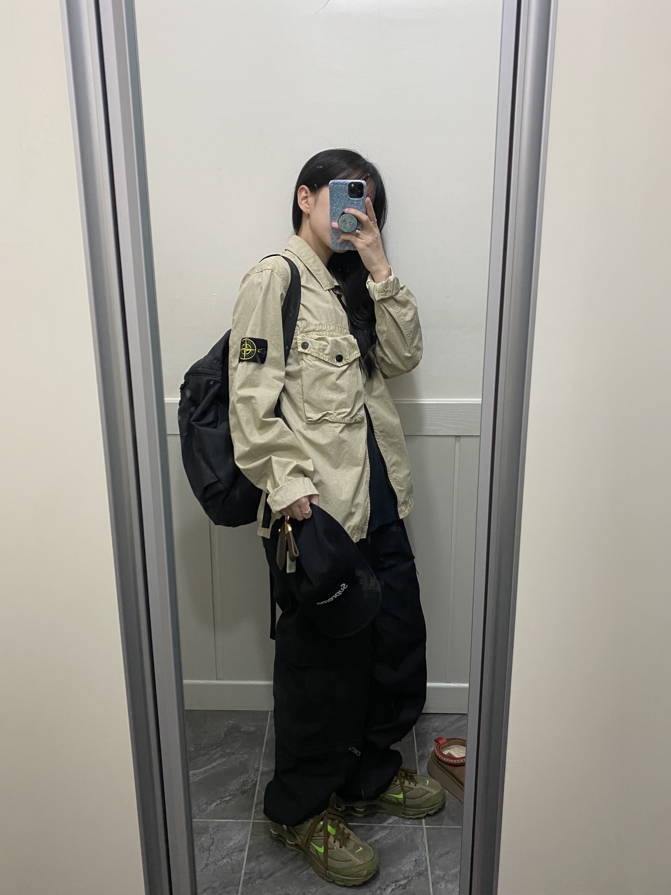 Nike x Supreme Shox Ride 2 SP Neutral Olive, Arc'teryx Heliad 15 Backpack Black 착용 스타일