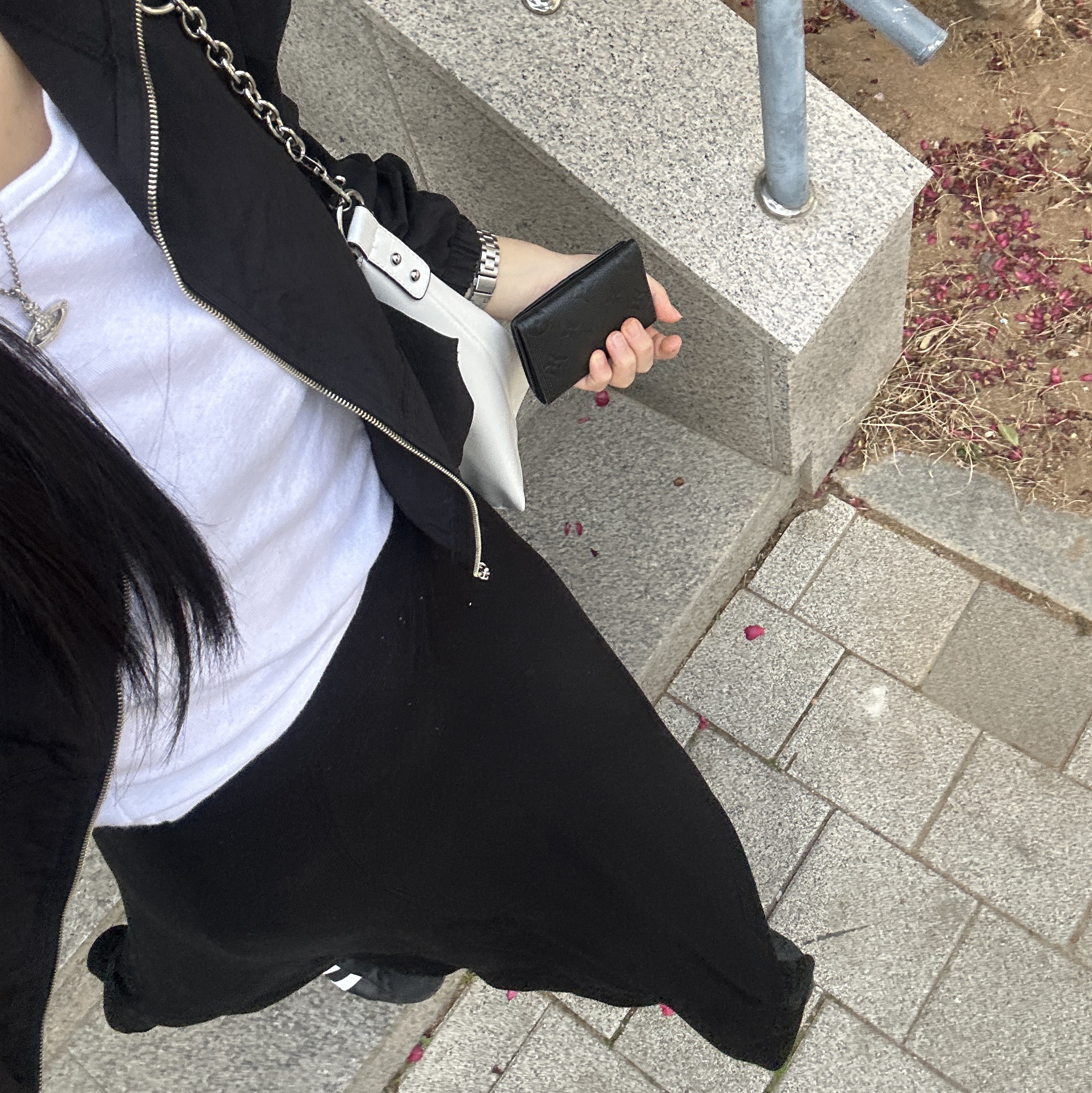 Adidas Superstar Core Black White 착용 스타일 - 1