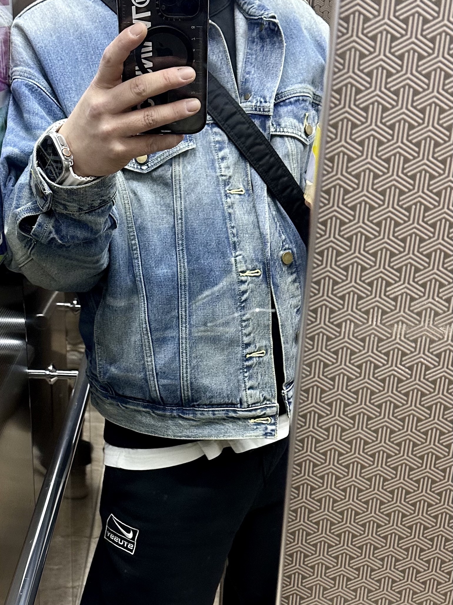 Apple iPhone 14 Pro Max 256GB Space Black (Korean Ver.), Essentials Trucker Jacket Indigo 착용 스타일