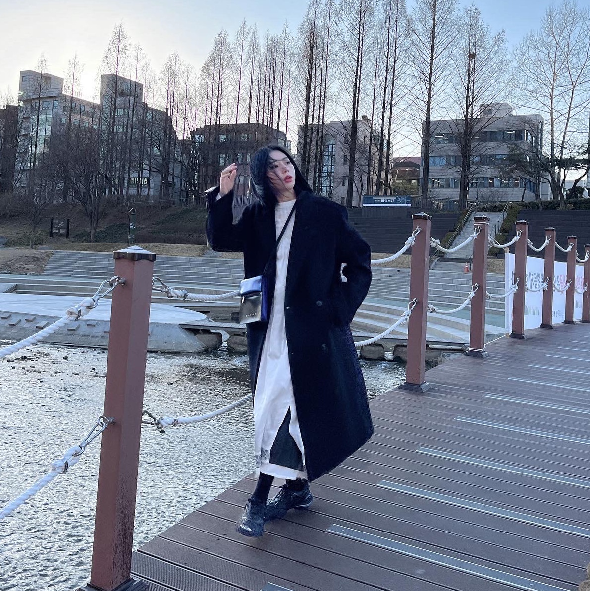 Balenciaga Tyrex Sneakers Black, Zara x Ader Error Oversized Wool Coat Black 착용 스타일 - 4