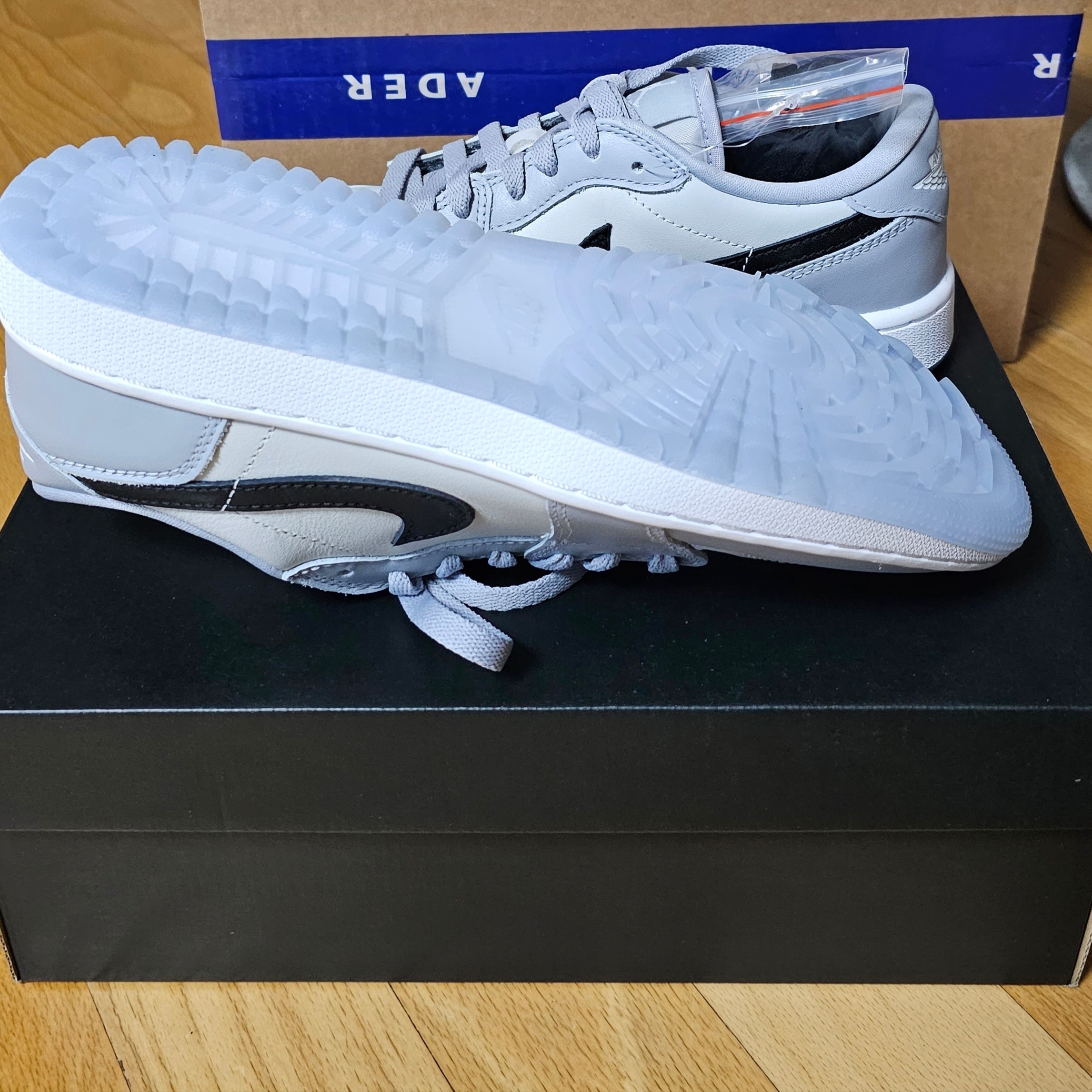 Jordan 1 Low Golf Wolf Grey 착용 스타일 - 5