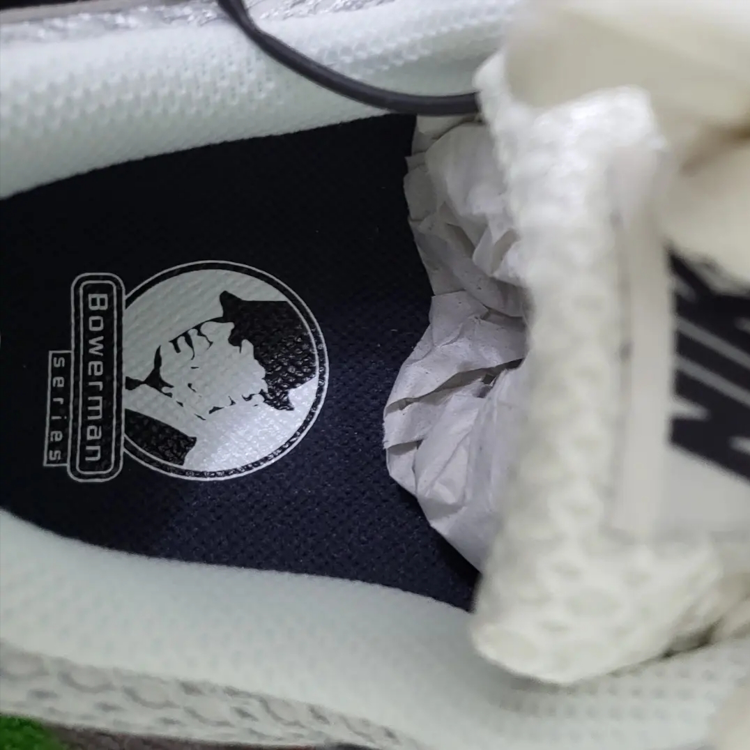 (W) Nike Zoom Vomero 5 Photon Dust and Metallic Silver 착용 스타일 - 5