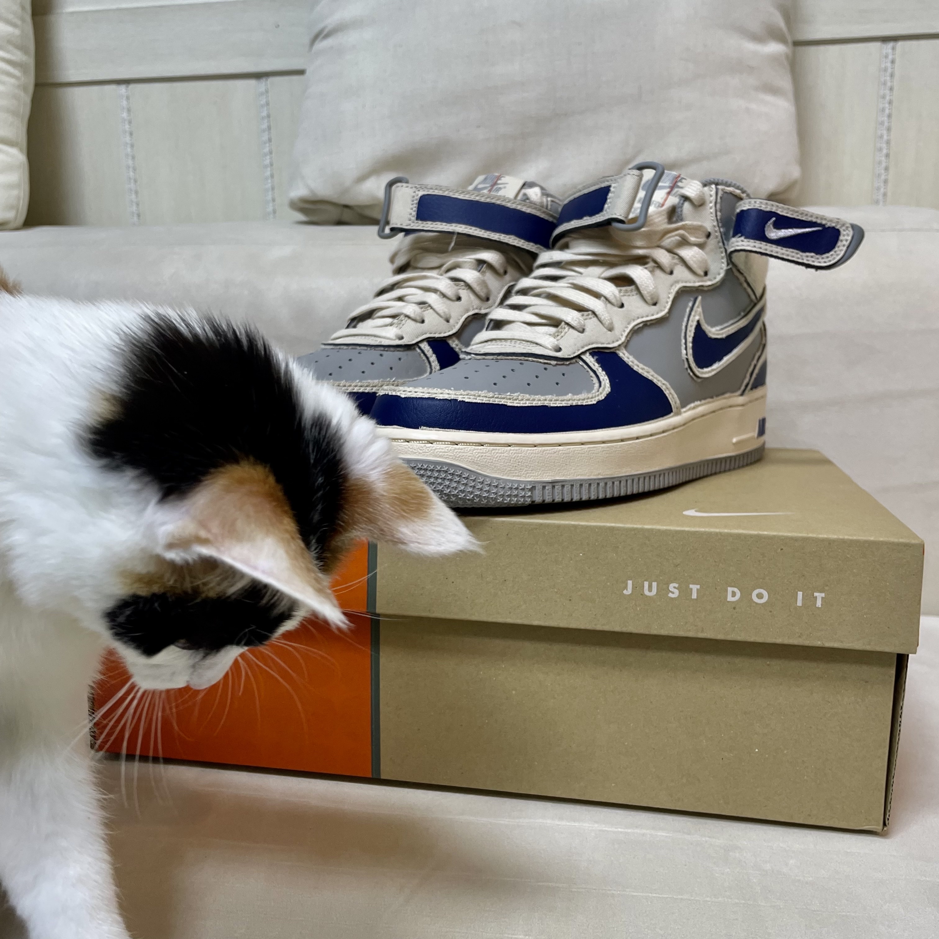 Nike Air Force 1 Mid '07 Pearl White 착용 스타일 - 3
