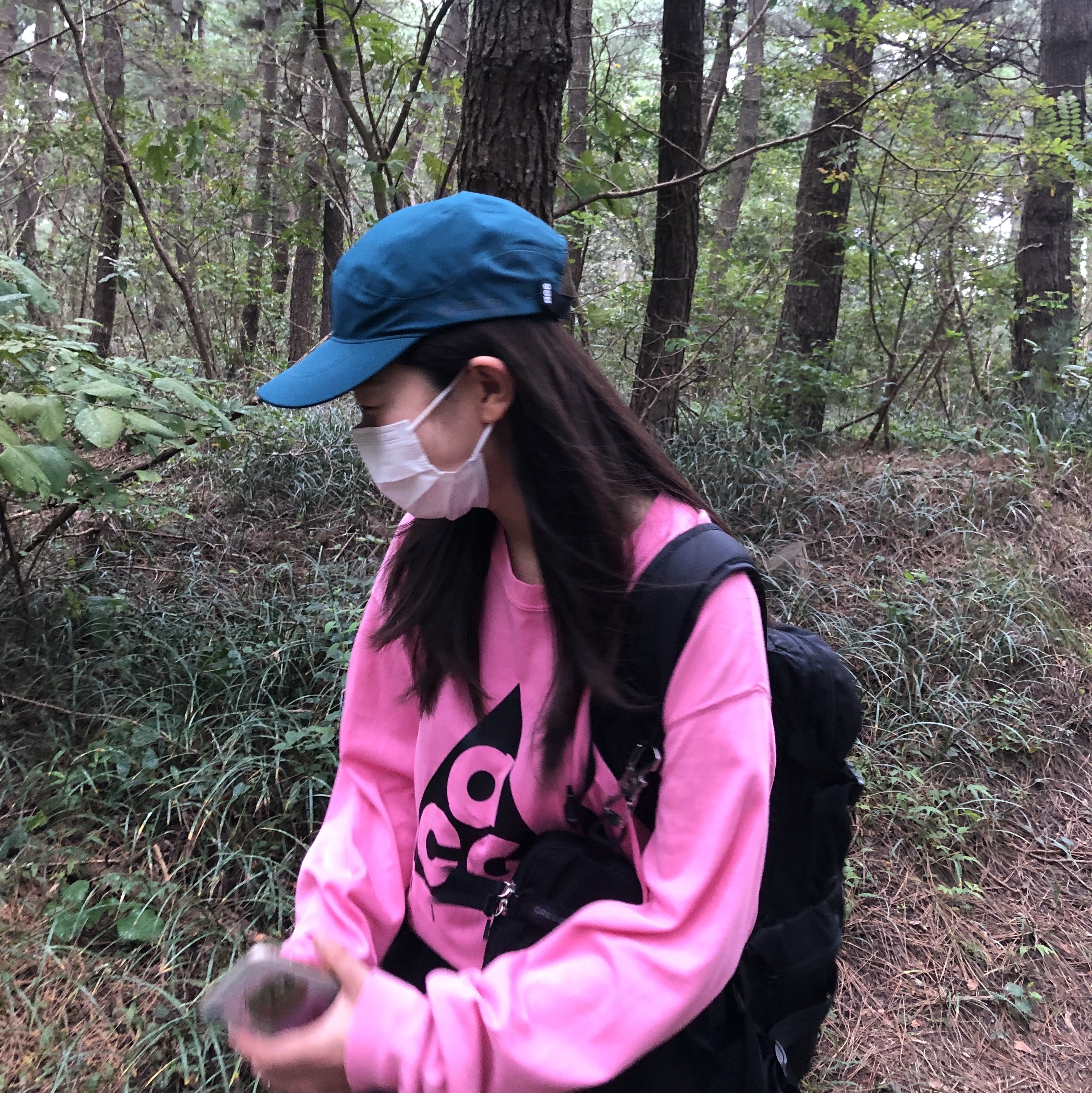 Nike NRG ACG Tailwind Cap Midnight Turquoise, Nike ACG Air Deschutz Triple Black 착용 스타일 - 3