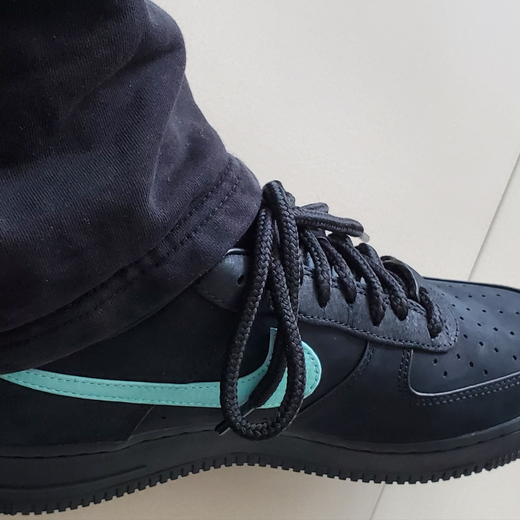 Nike x Tiffany & Co. Air Force 1 Low SP 1837 착용 스타일 - 2