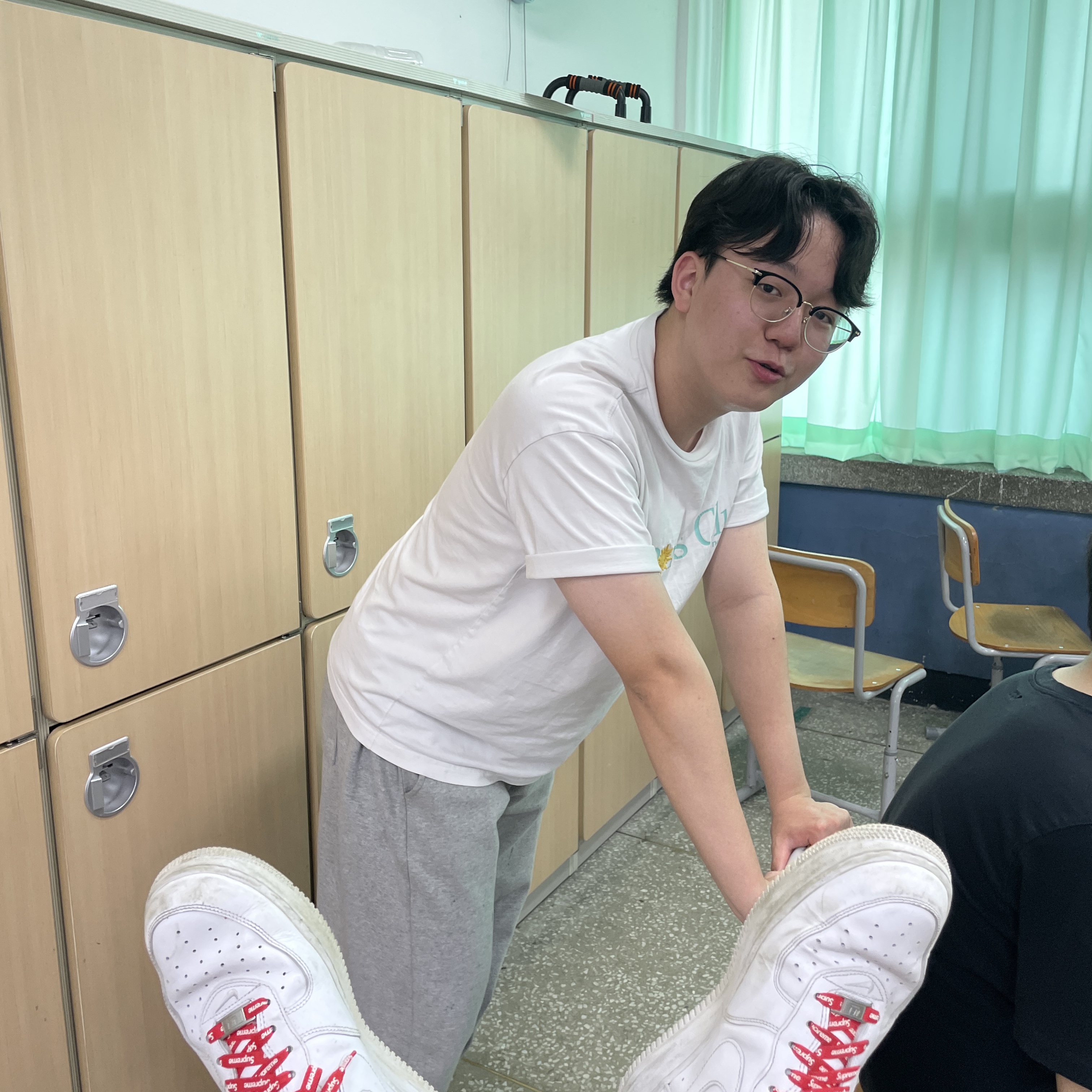 Nike x Supreme Air Force 1 Low White 착용 스타일 - 2