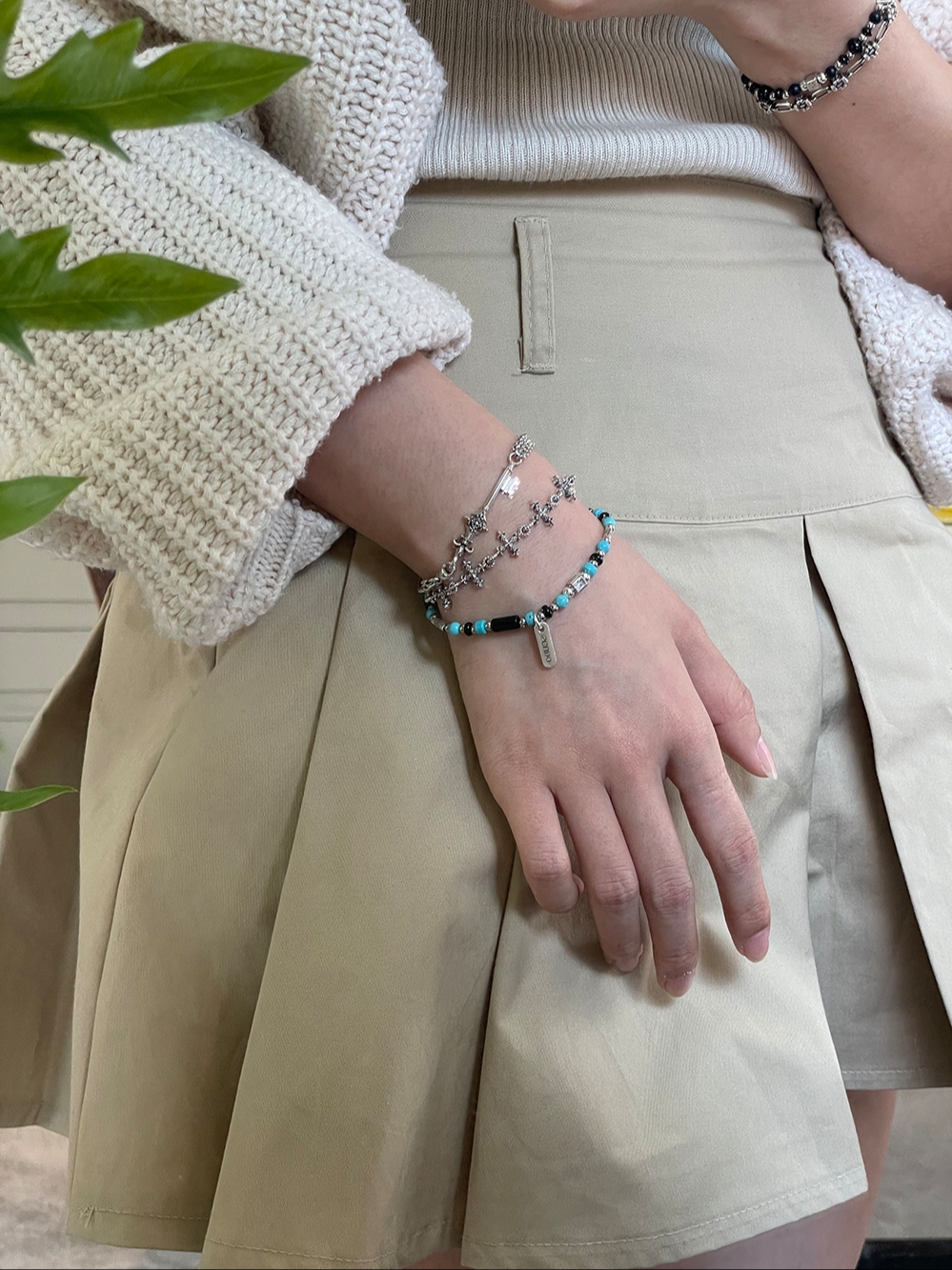 Scudo Vintage Cross Bracelet 착용 스타일