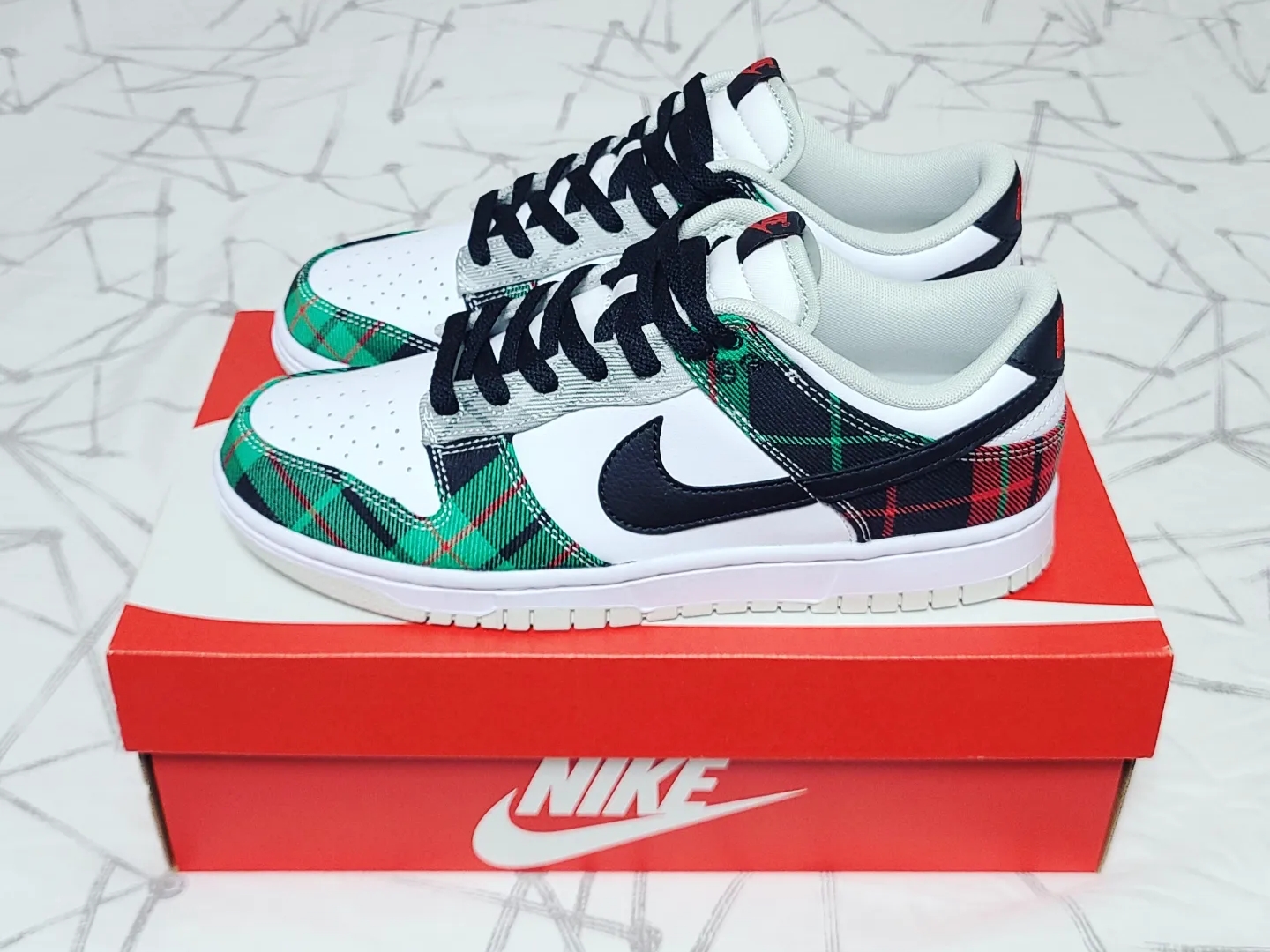Nike Dunk Low Retro PRM White and Black 착용 스타일 - 2