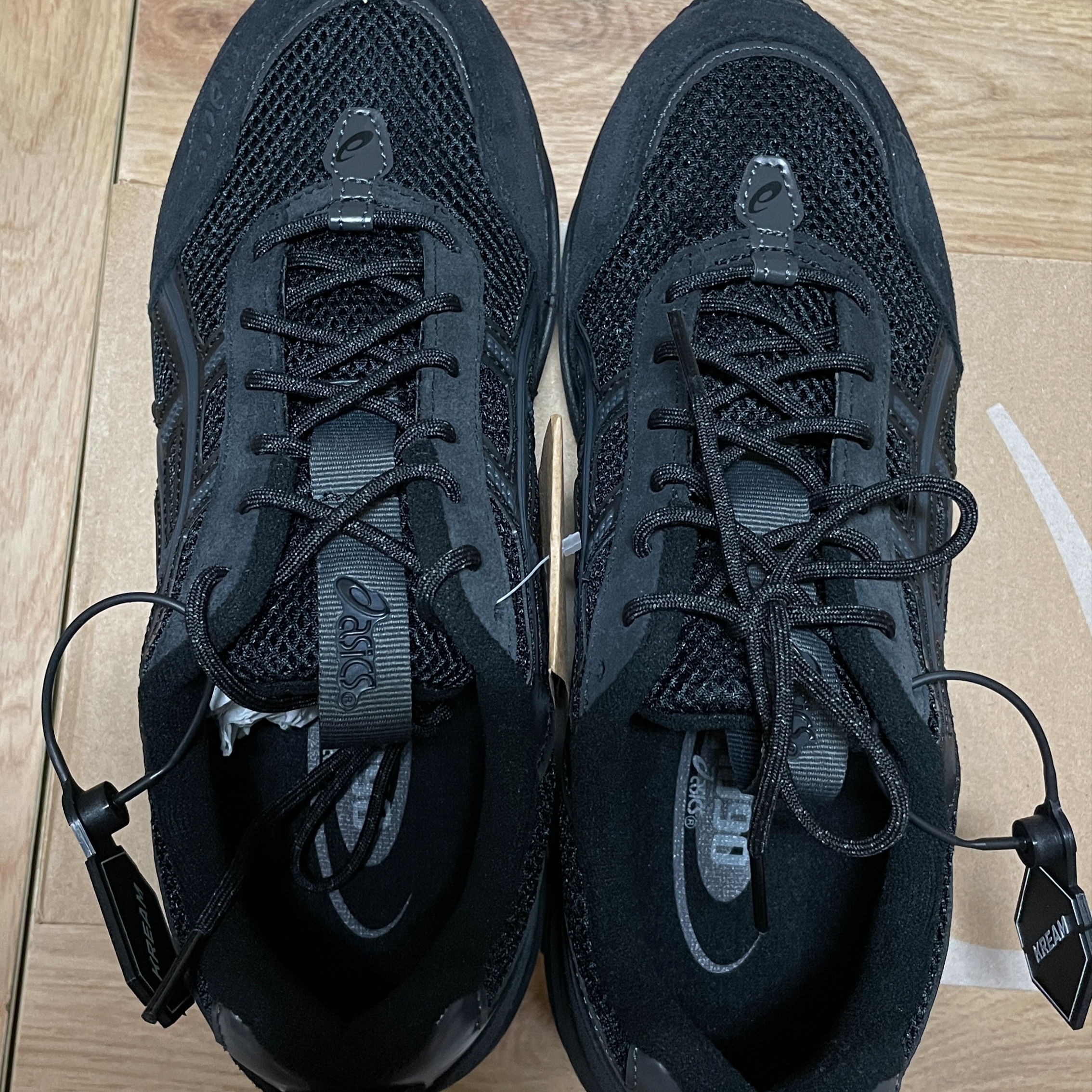Asics Gel-1090 V2 Black 착용 스타일 - 2
