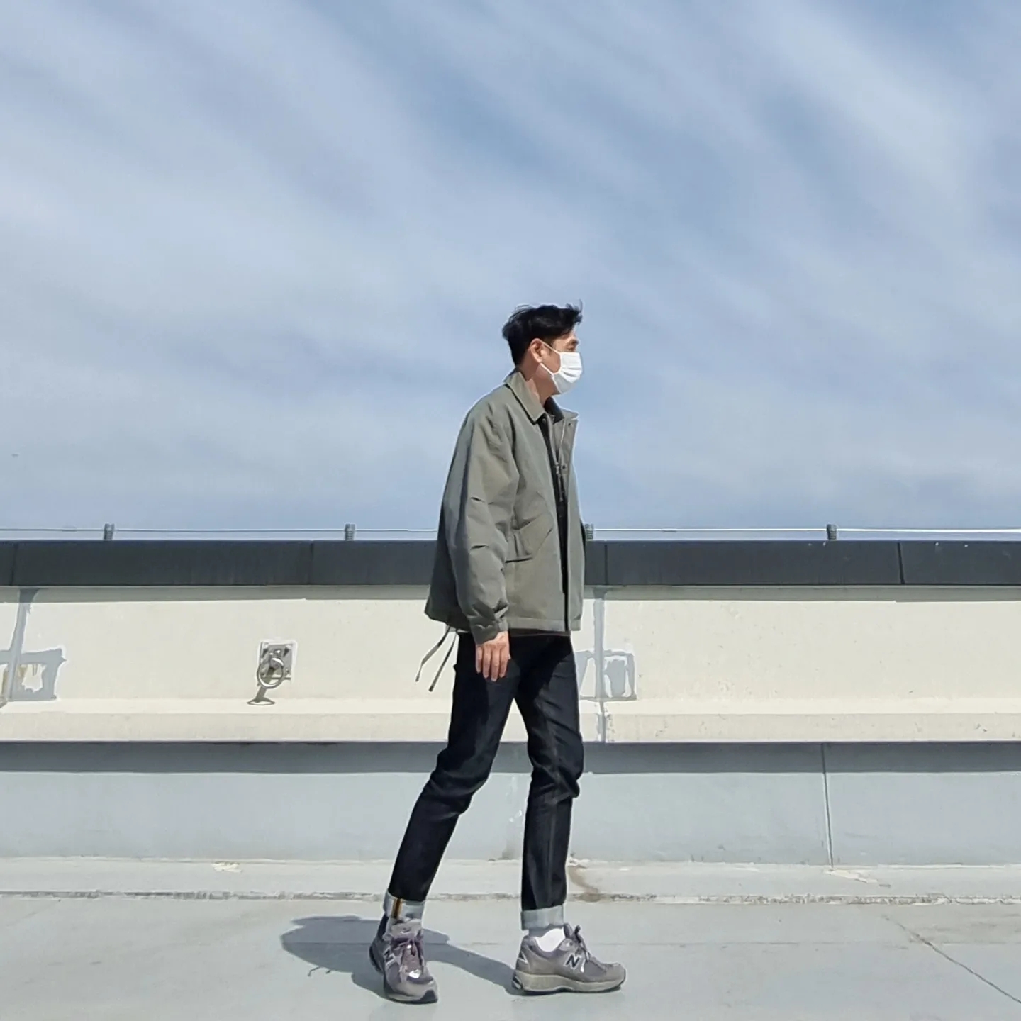 New Balance 2002R Gray, Essentials Pull-Over Crewneck Sweatshirt Taupe - 21SS 착용 스타일 - 1