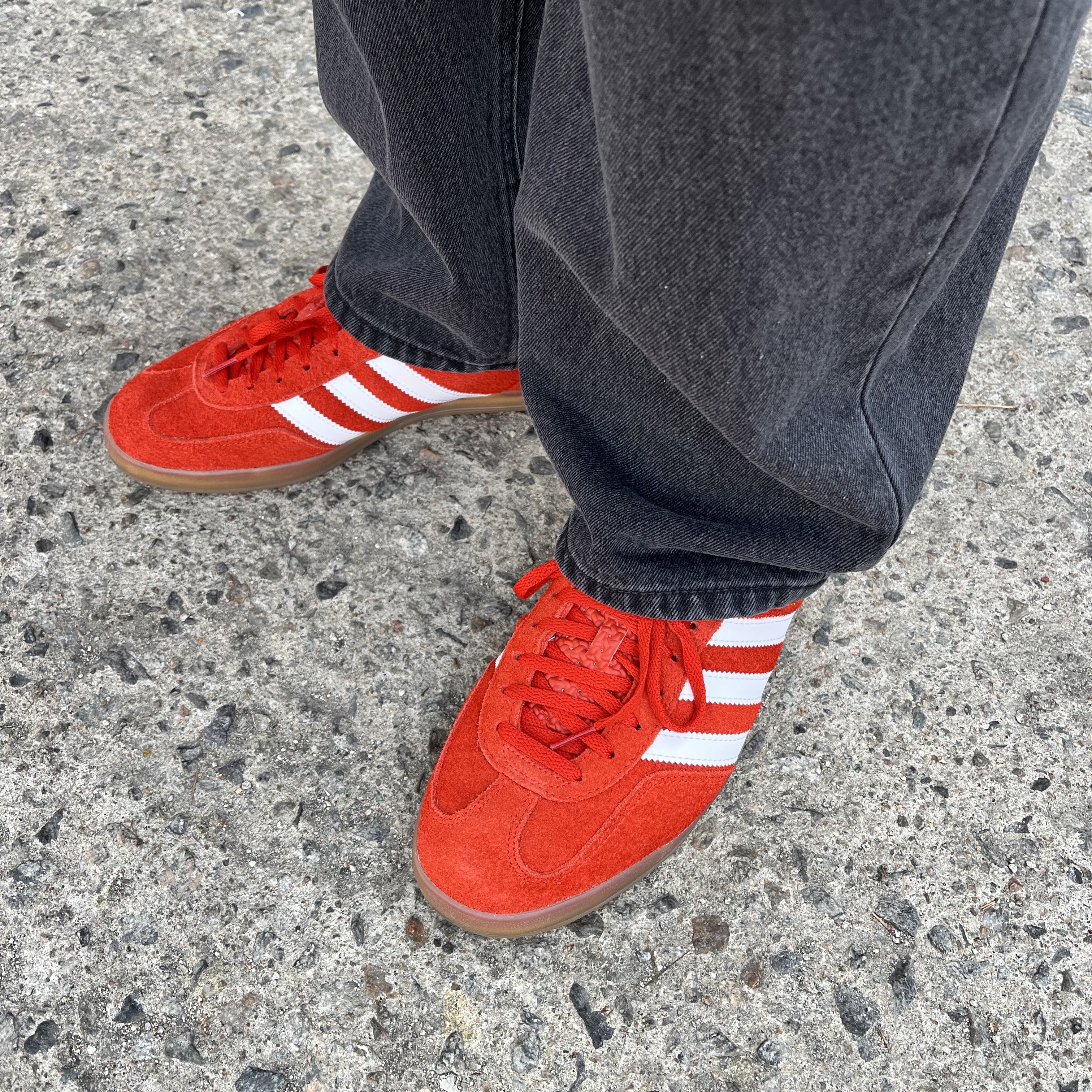 (W) Adidas Gazelle Indoor Bold Orange Cloud White 착용 스타일
