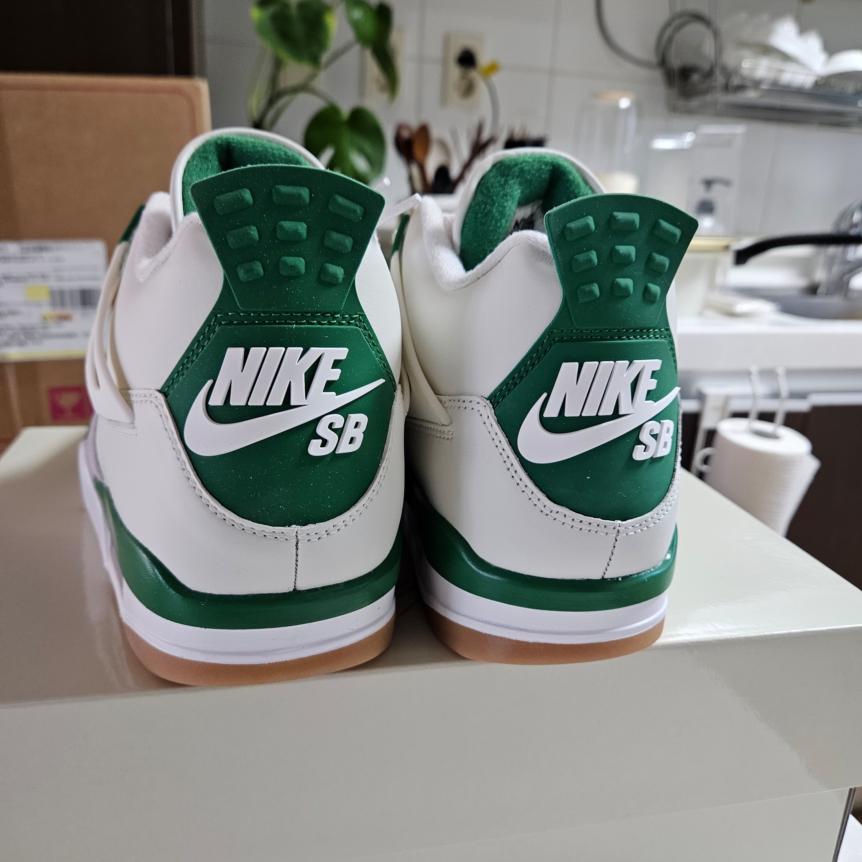 Jordan 4 x Nike SB Retro SP Pine Green 착용 스타일 - 2