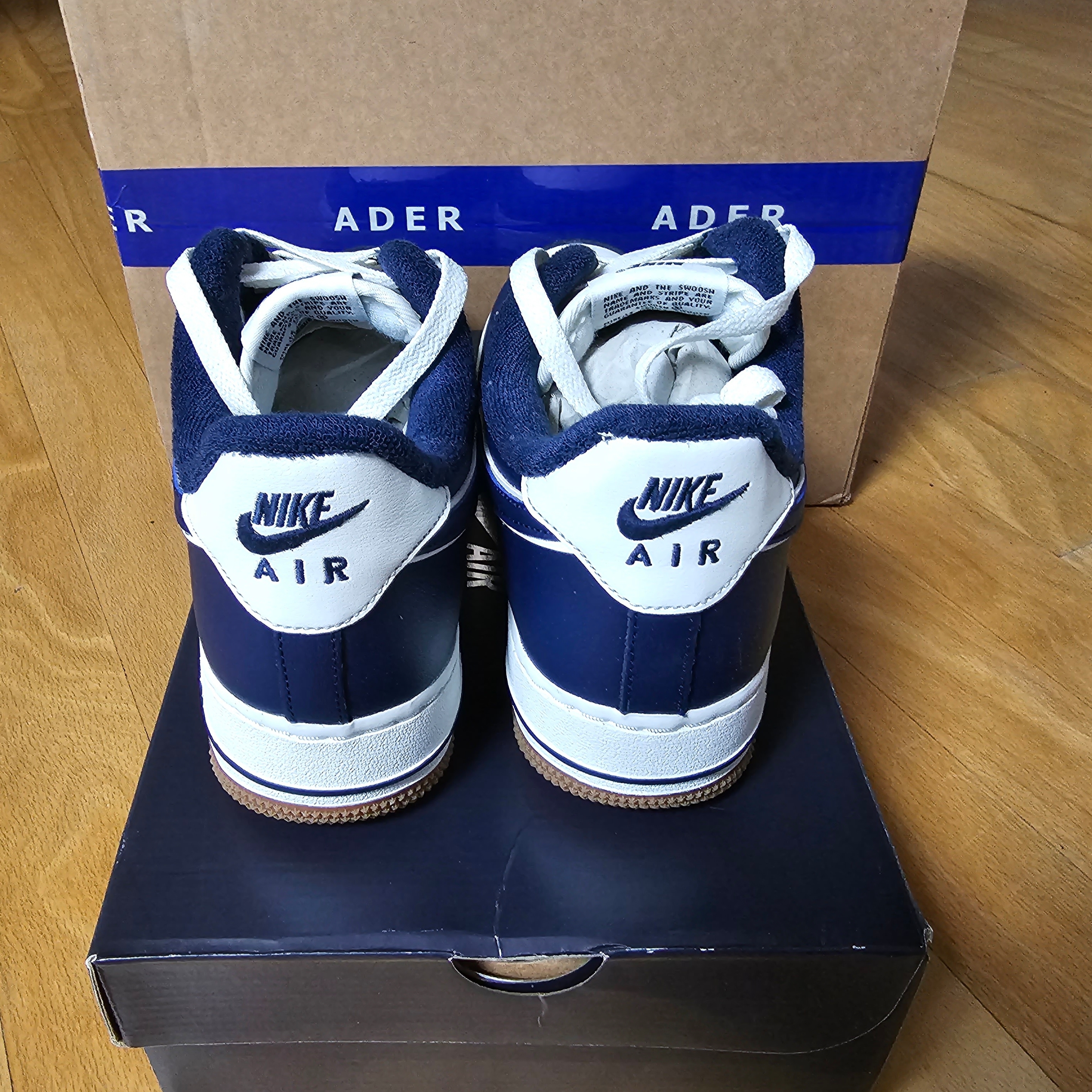 Nike Air Force 1 '07 LV8 Midnight Navy 착용 스타일 - 4