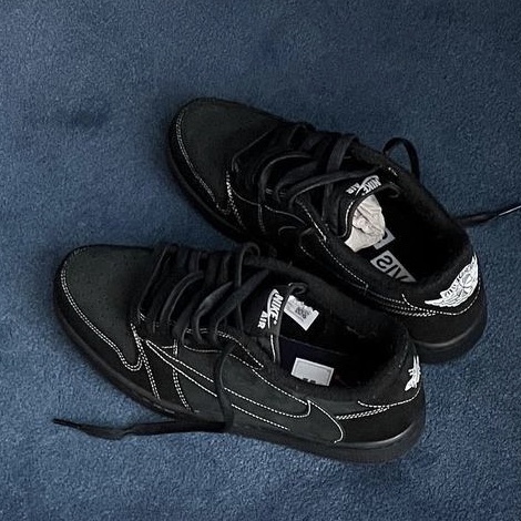 Jordan 1 x Travis Scott Retro Low OG SP Black Phantom 착용 스타일