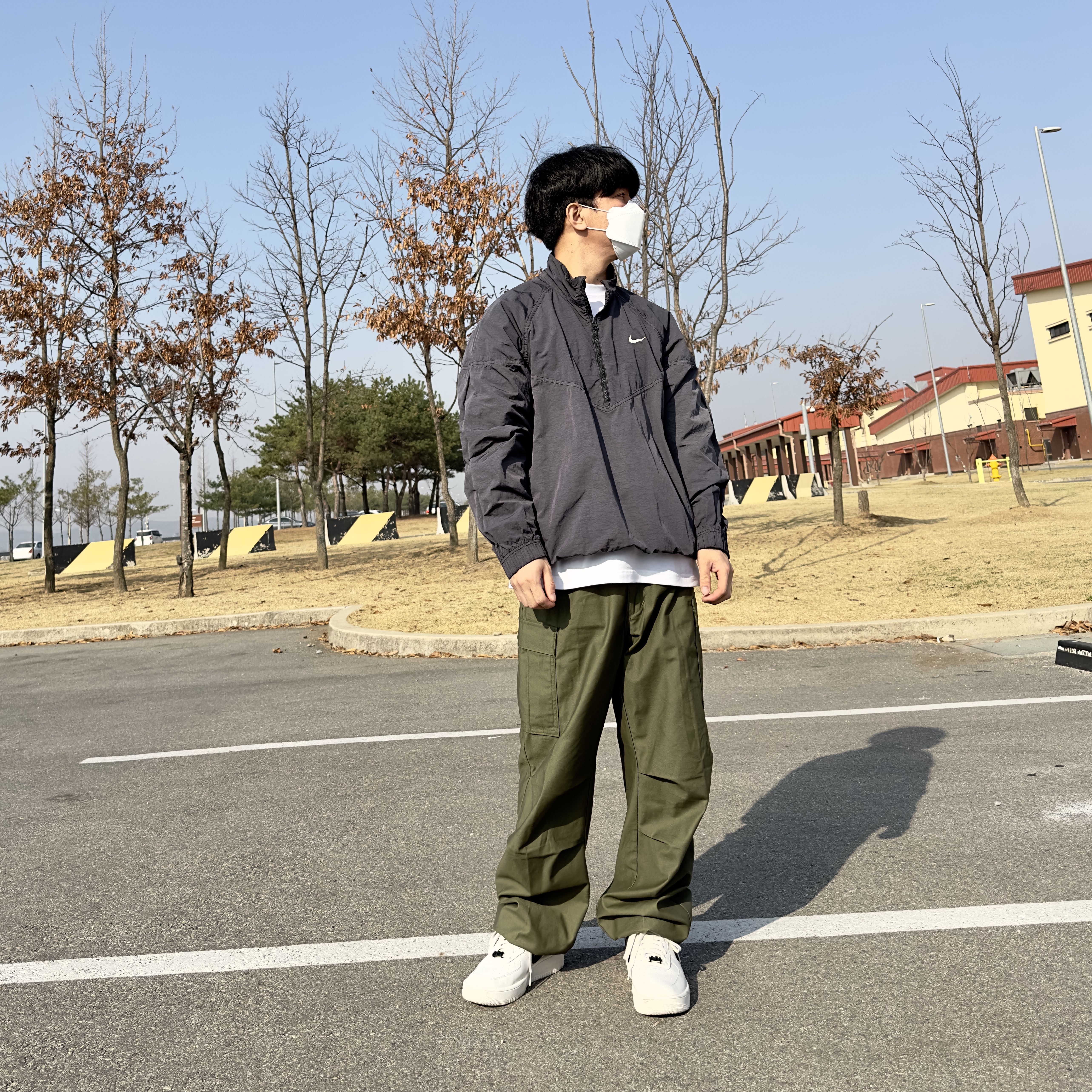 Nike x Stussy Windrunner Jacket Off Noir, Nike x Ambush Air Force 1 Low SP Phantom 착용 스타일 - 1