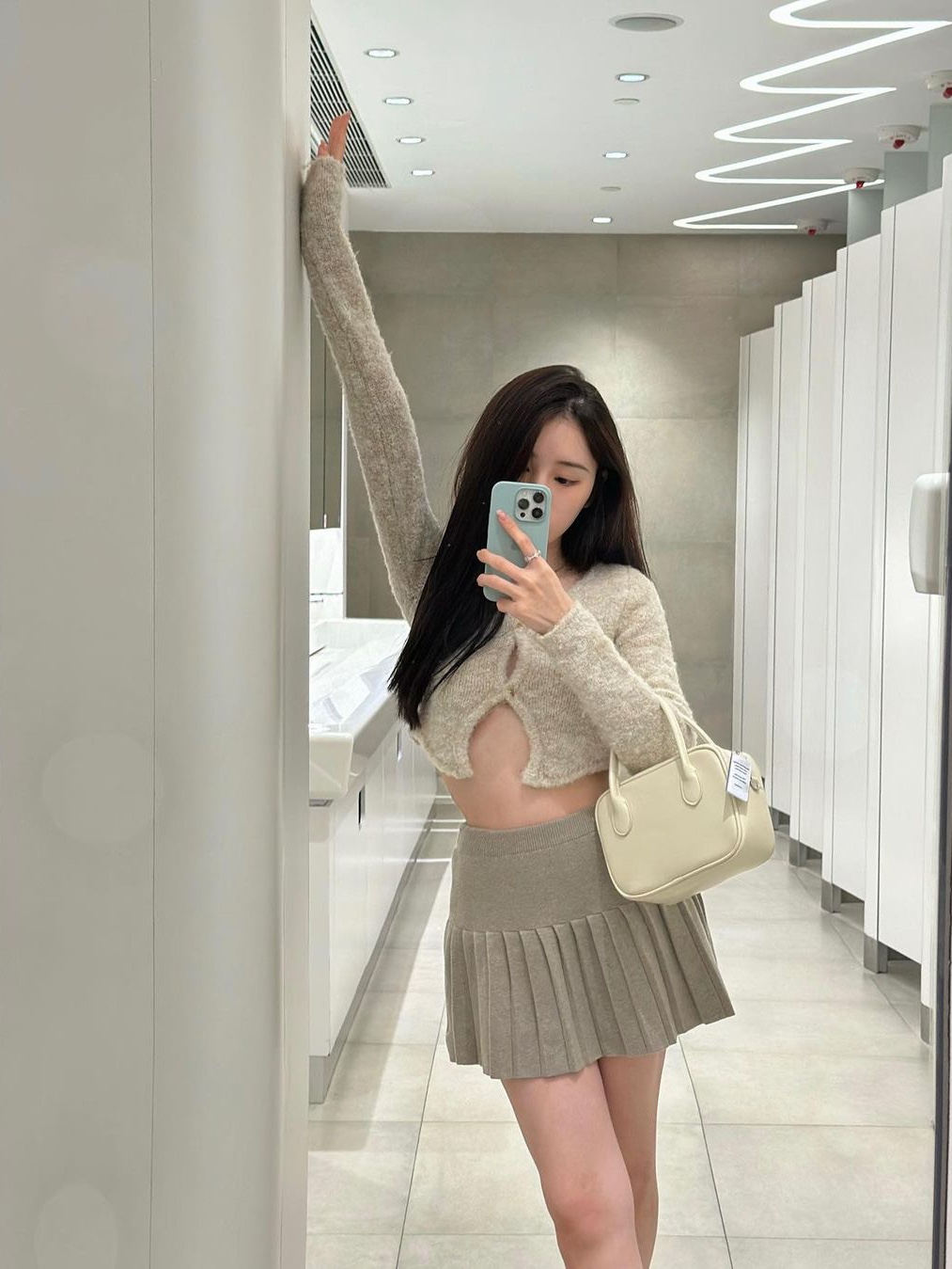 Nieeh Women Square Bag Mini Cream 착용 스타일 - 2