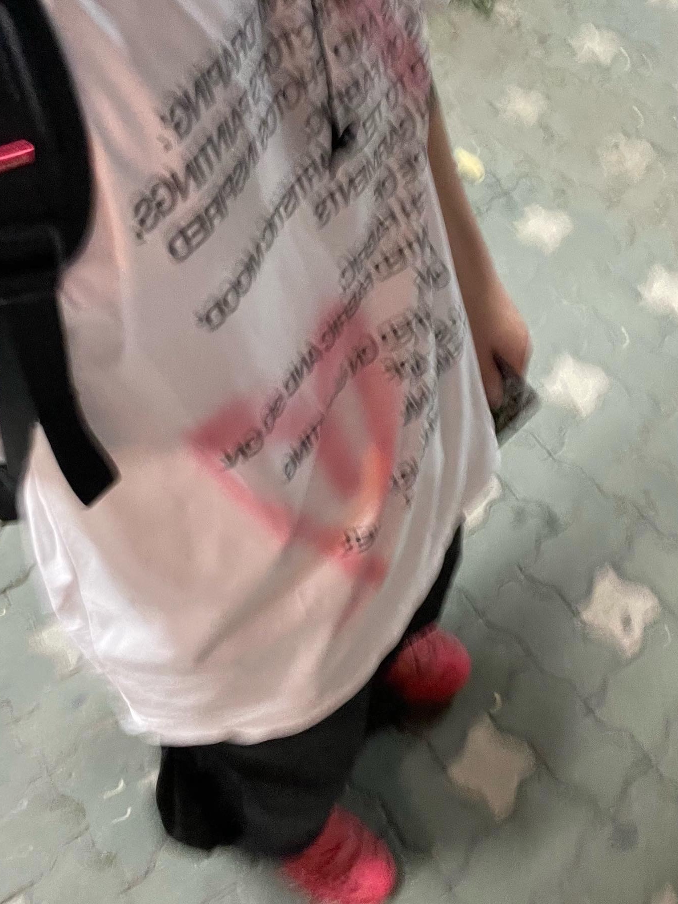 The Museum Visitor Heart Sprayed T-Shirt White, Asics x Kiko Kostadinov Gel-Kiril 2 Cayenne 착용 스타일 - 1
