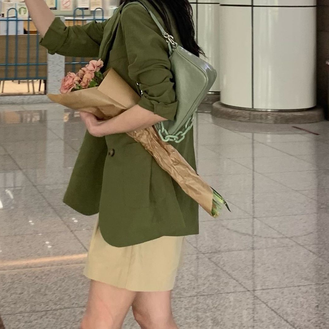 Nieeh Women Envelope Bag Olive 착용 스타일