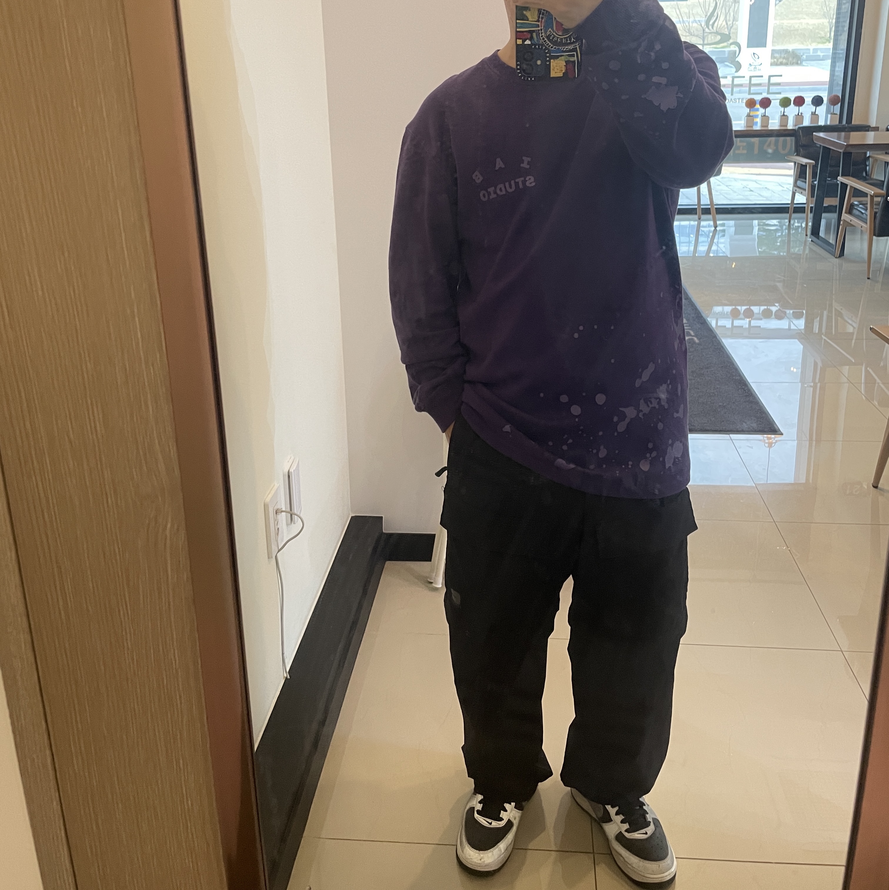 Nike Air Force 1 B Silver Snake, IAB Studio Long Sleeve T-Shirt Purple Splashed 착용 스타일