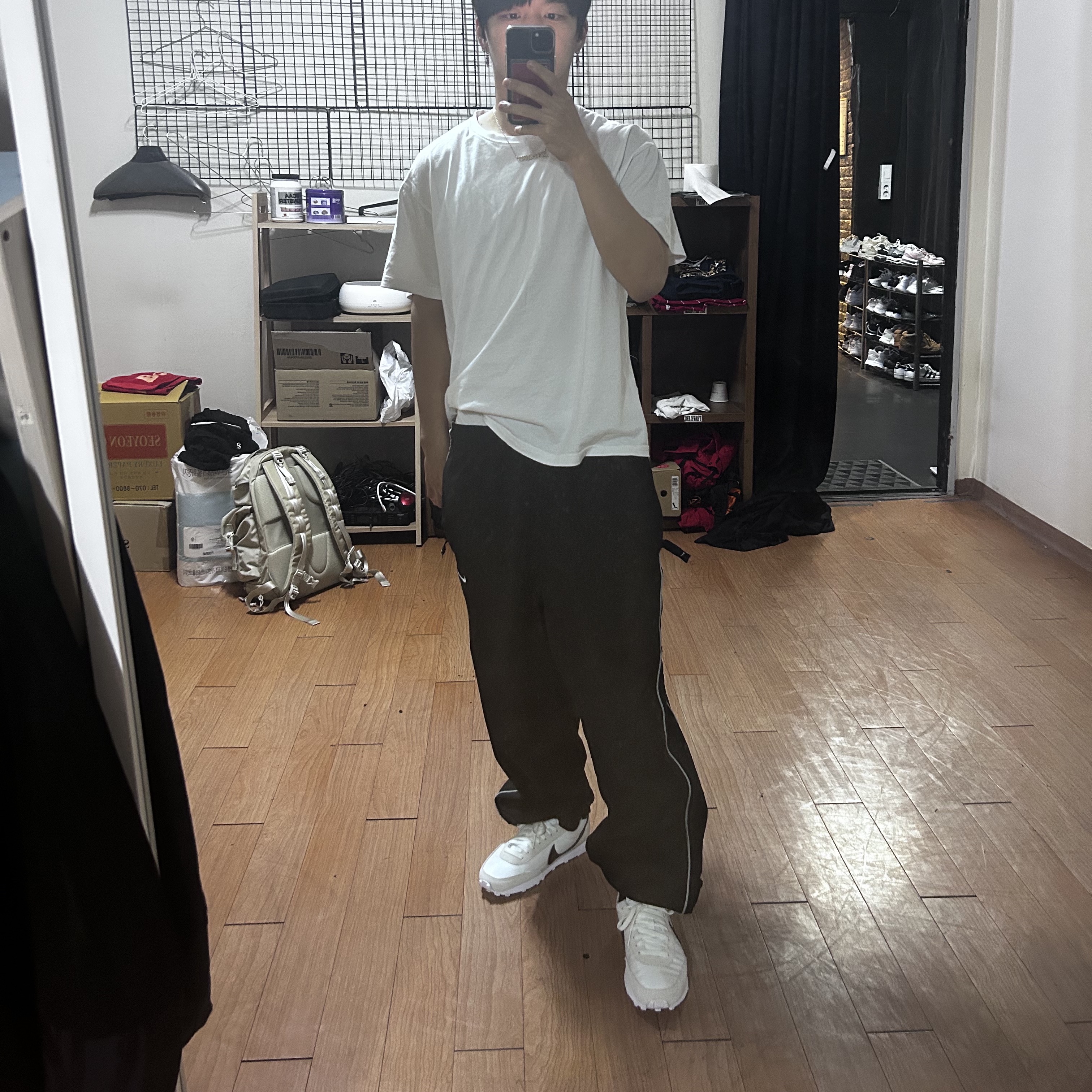 (W) Nike Daybreak Summit White Black, Supreme Hanes Boxer Briefs White (4 Pack) 착용 스타일