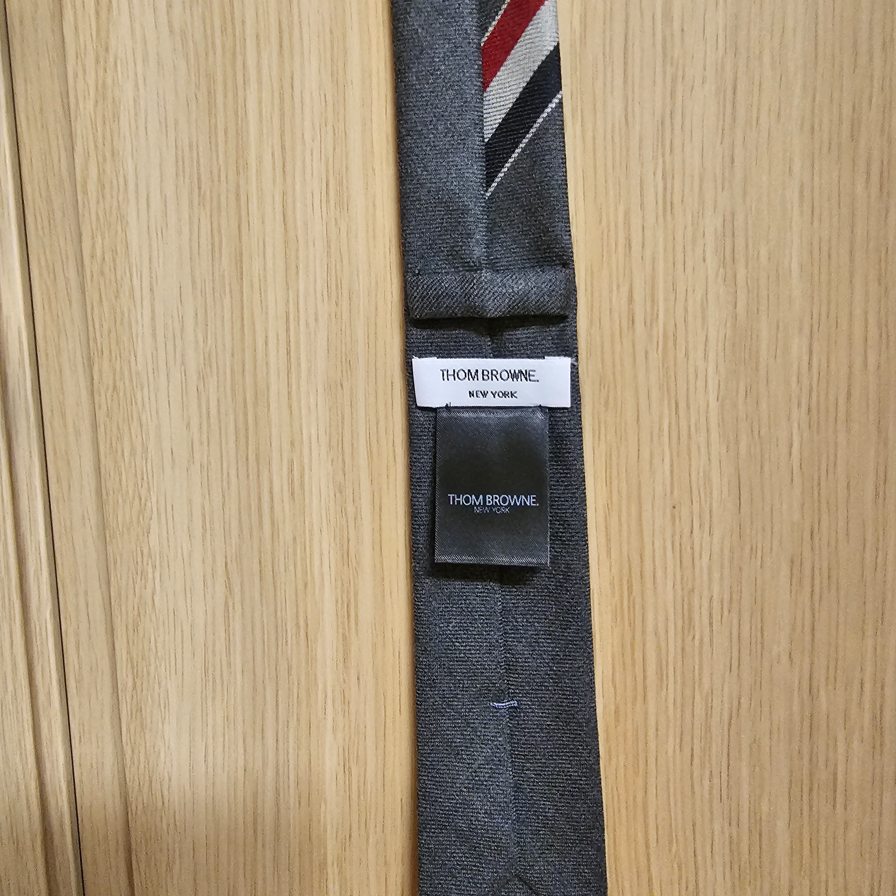 Thom Browne Engineered Stripe Necktie in Wool Dark Grey 착용 스타일 - 3
