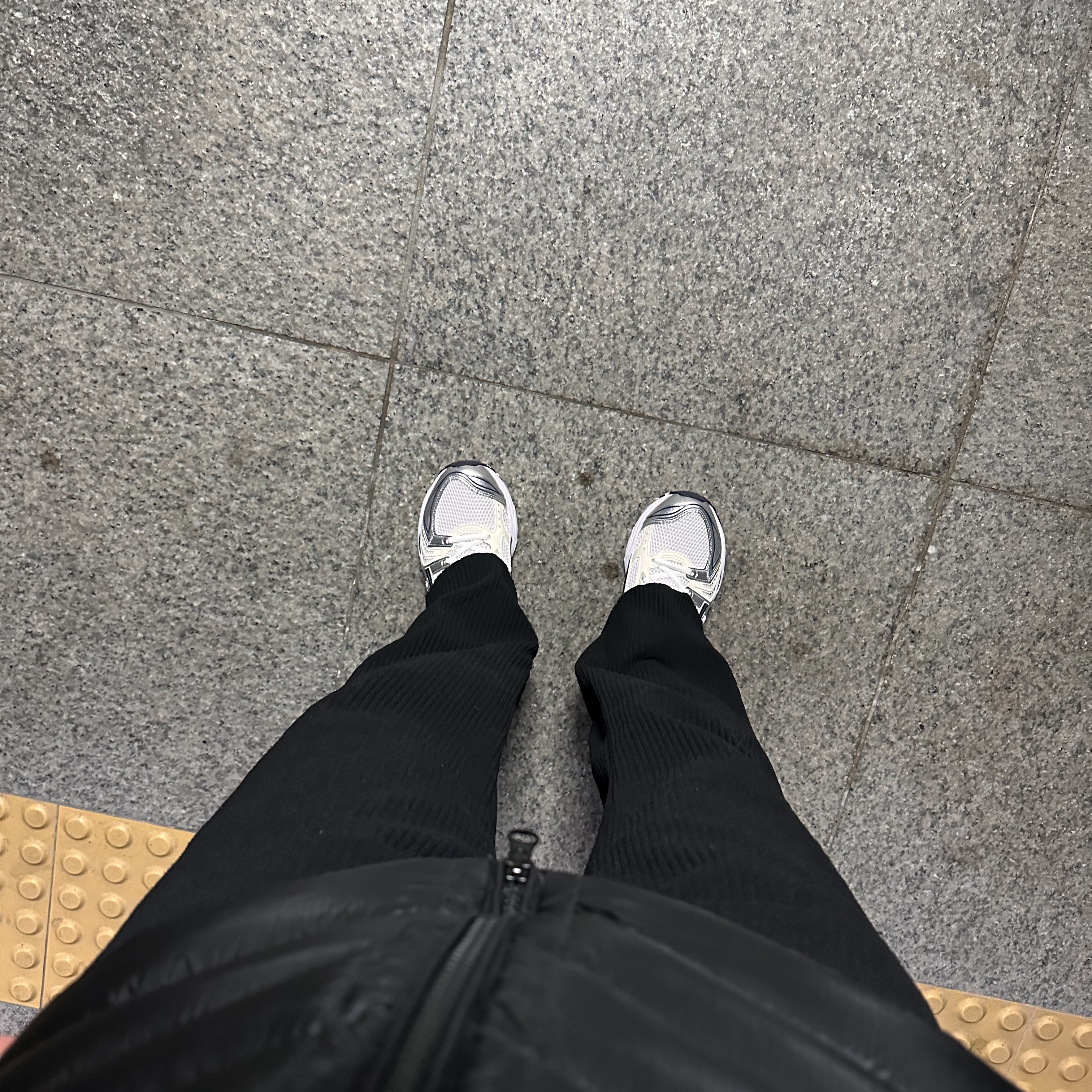 (W) Asics Gel-Kayano 14 White Midnight 착용 스타일