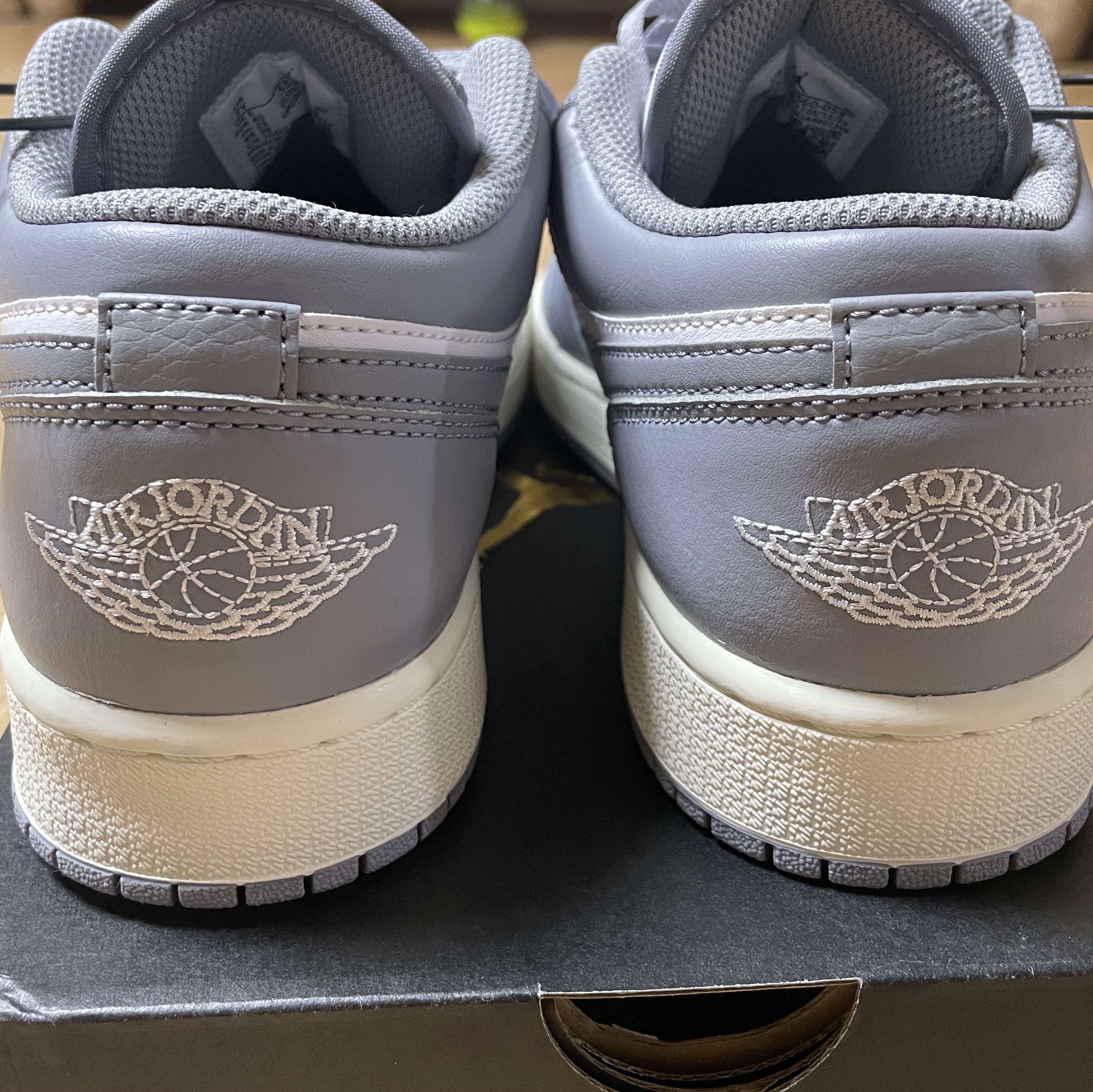 (GS) Jordan 1 Low Stealth and White 착용 스타일 - 2