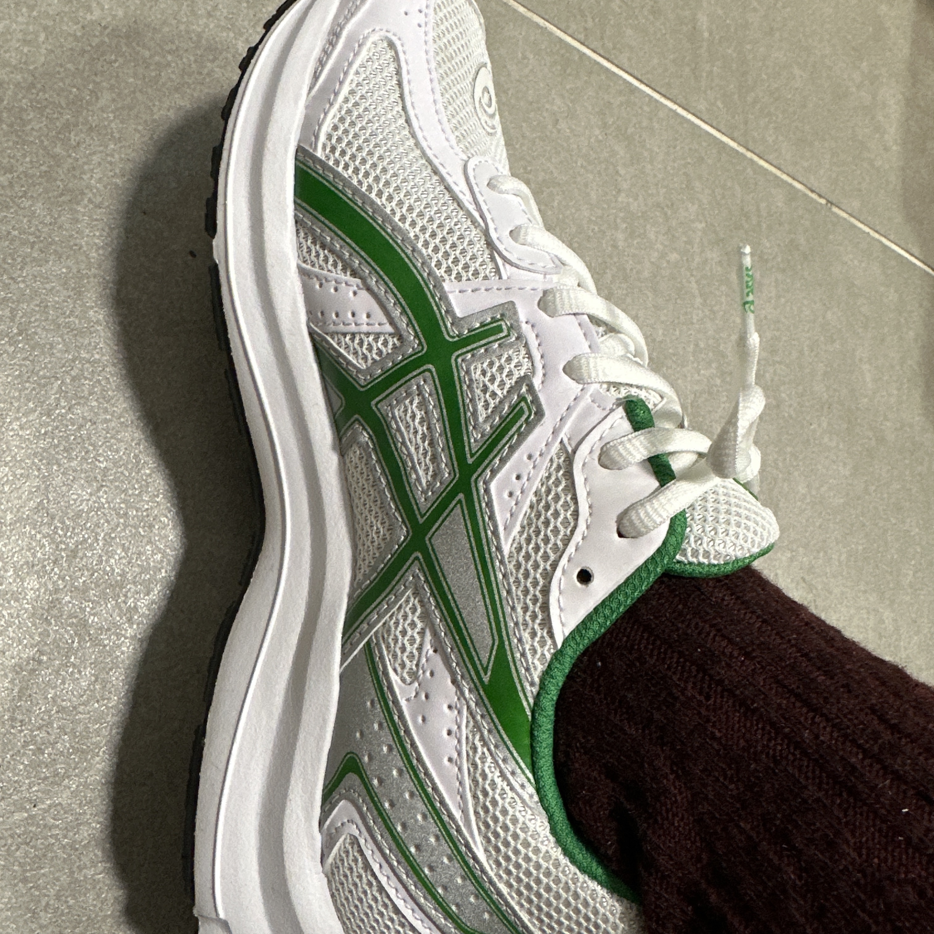 Asics Jog 100 S White Green - 2E Wide 착용 스타일