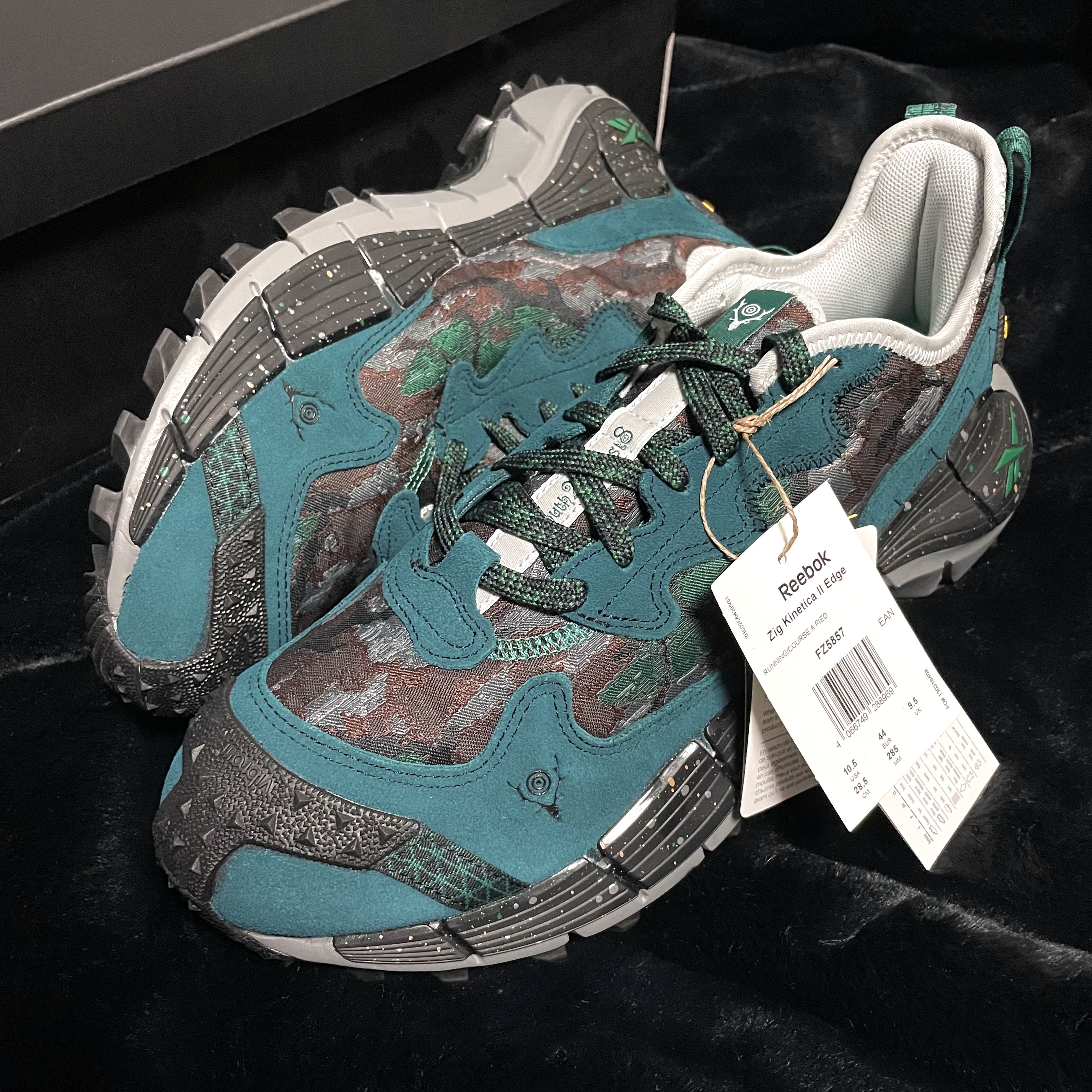 Reebok x South2 West8 Zig Kinetica 2 Edge Clover Green Core Black 착용 스타일 - 2