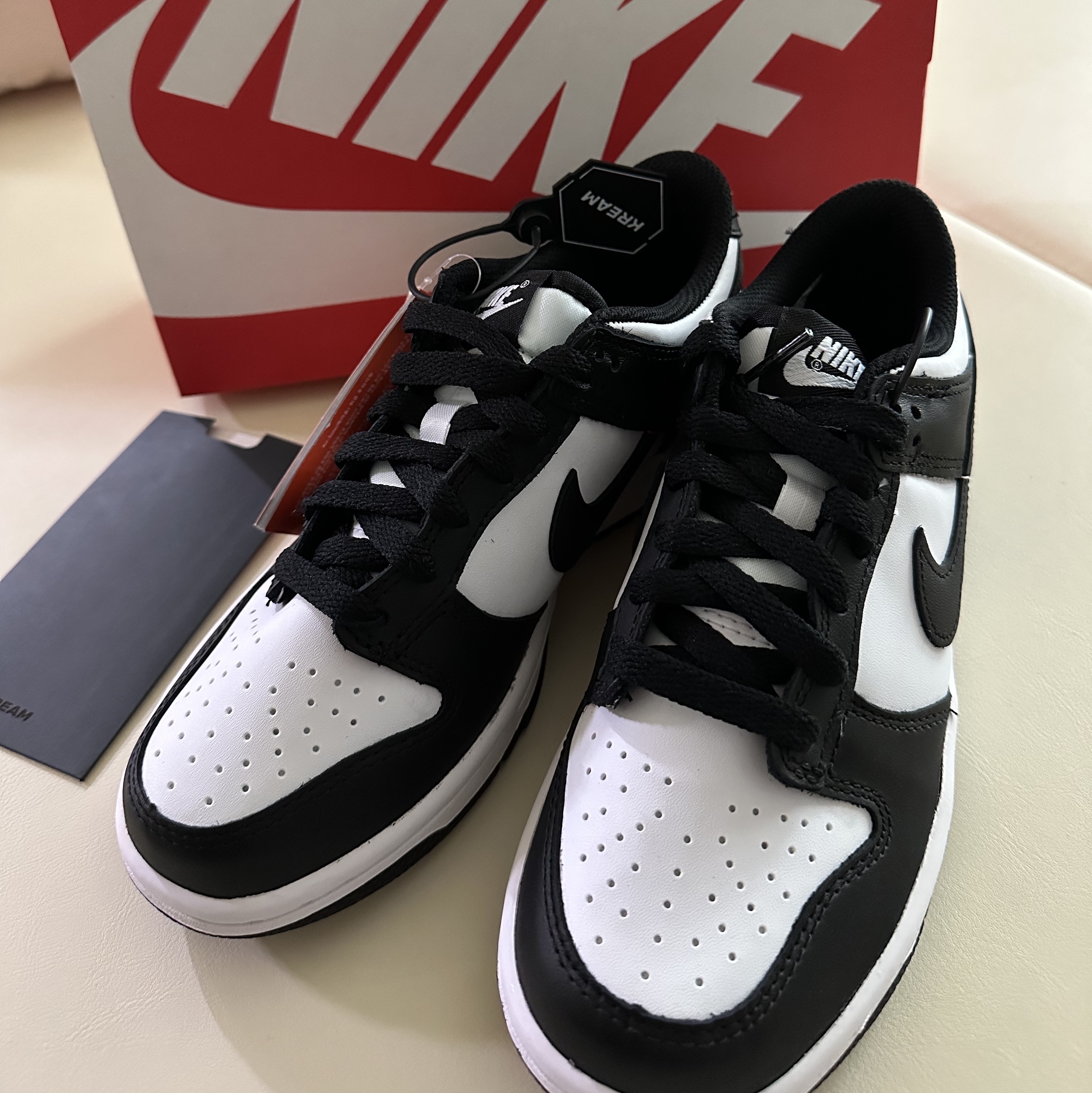 (GS) Nike Dunk Low Black 착용 스타일 - 2