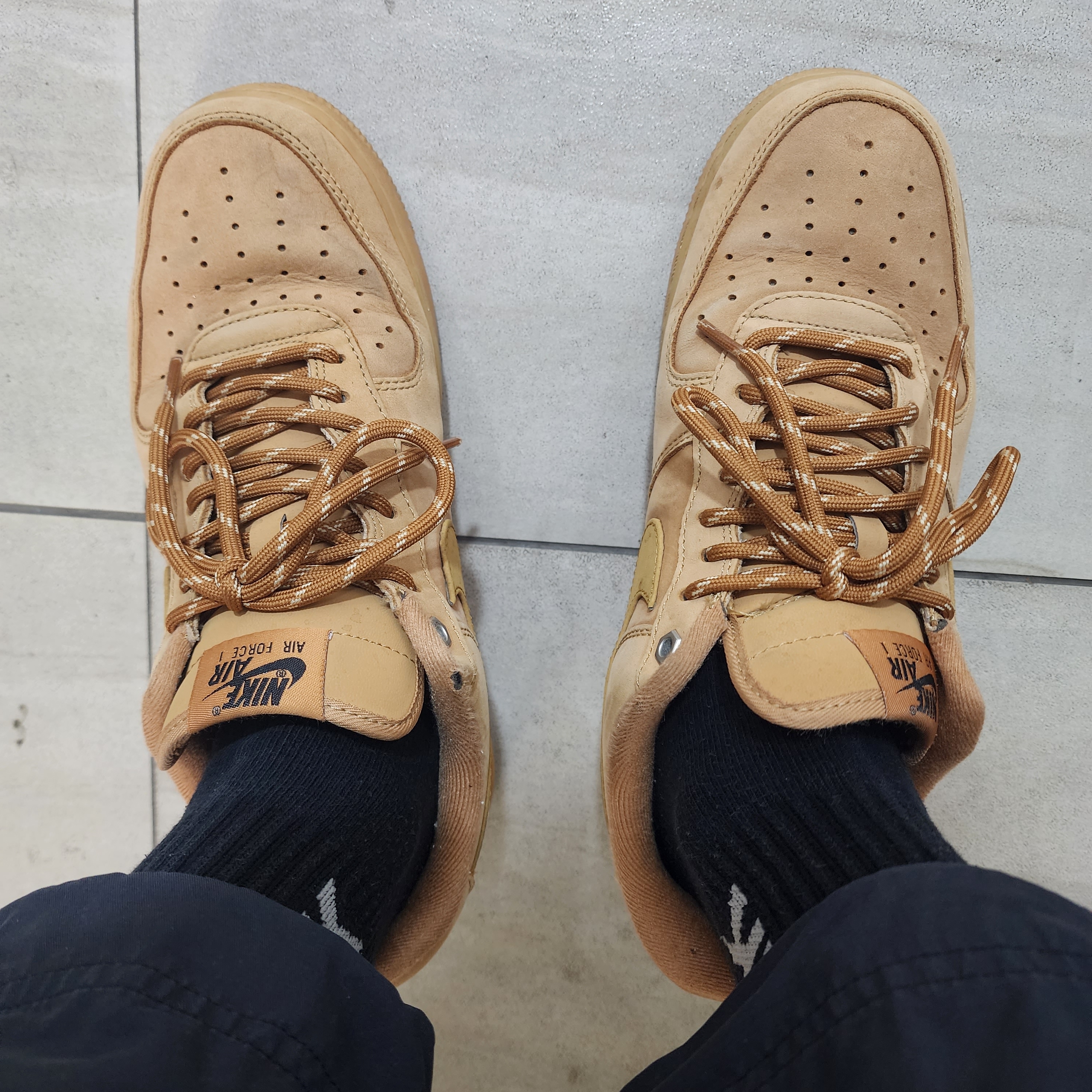 Nike Air Force 1 '07 WB Flax 착용 스타일