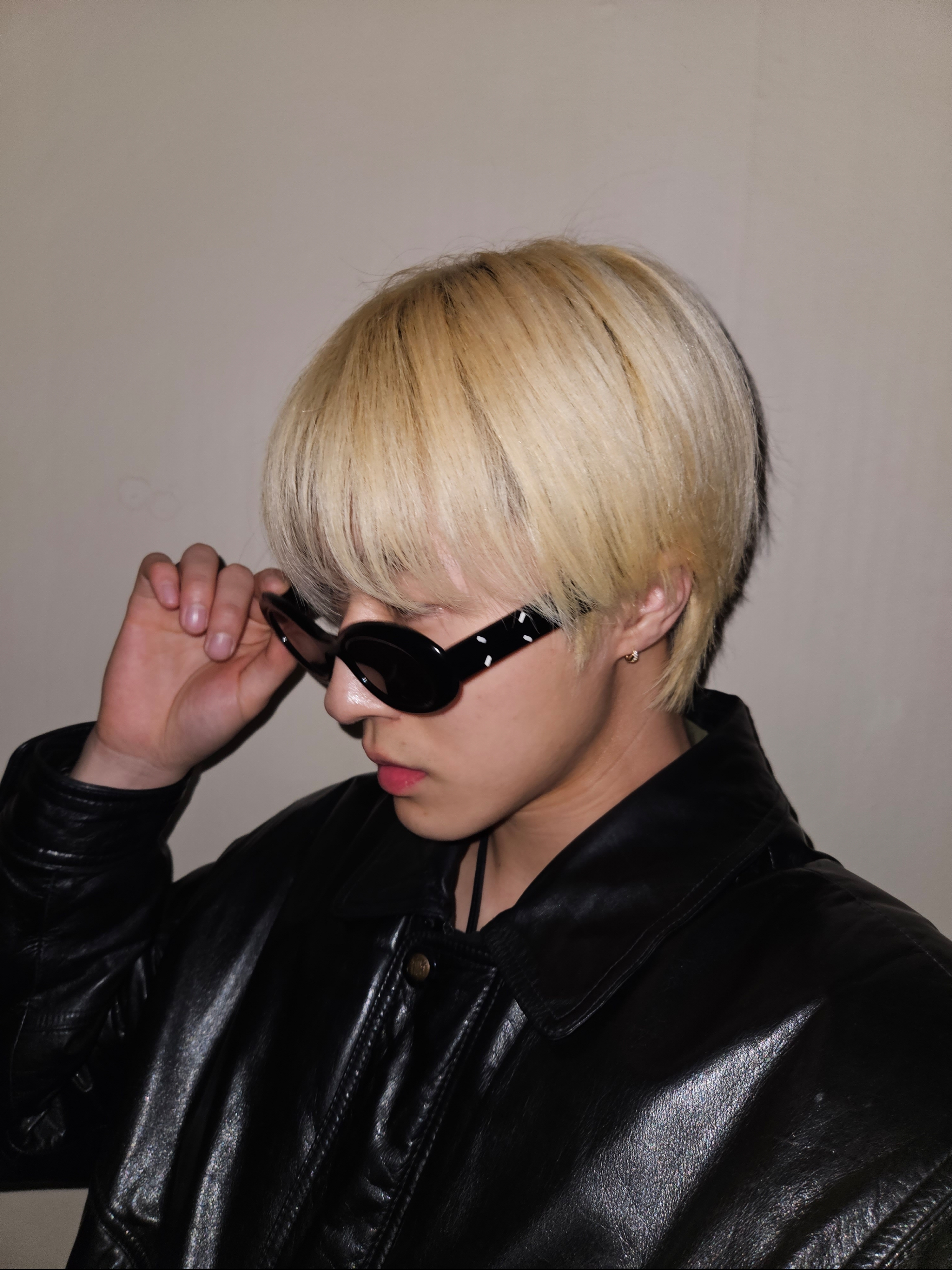 Gentle Monster x Maison Margiela MM005 Black Black 착용 스타일