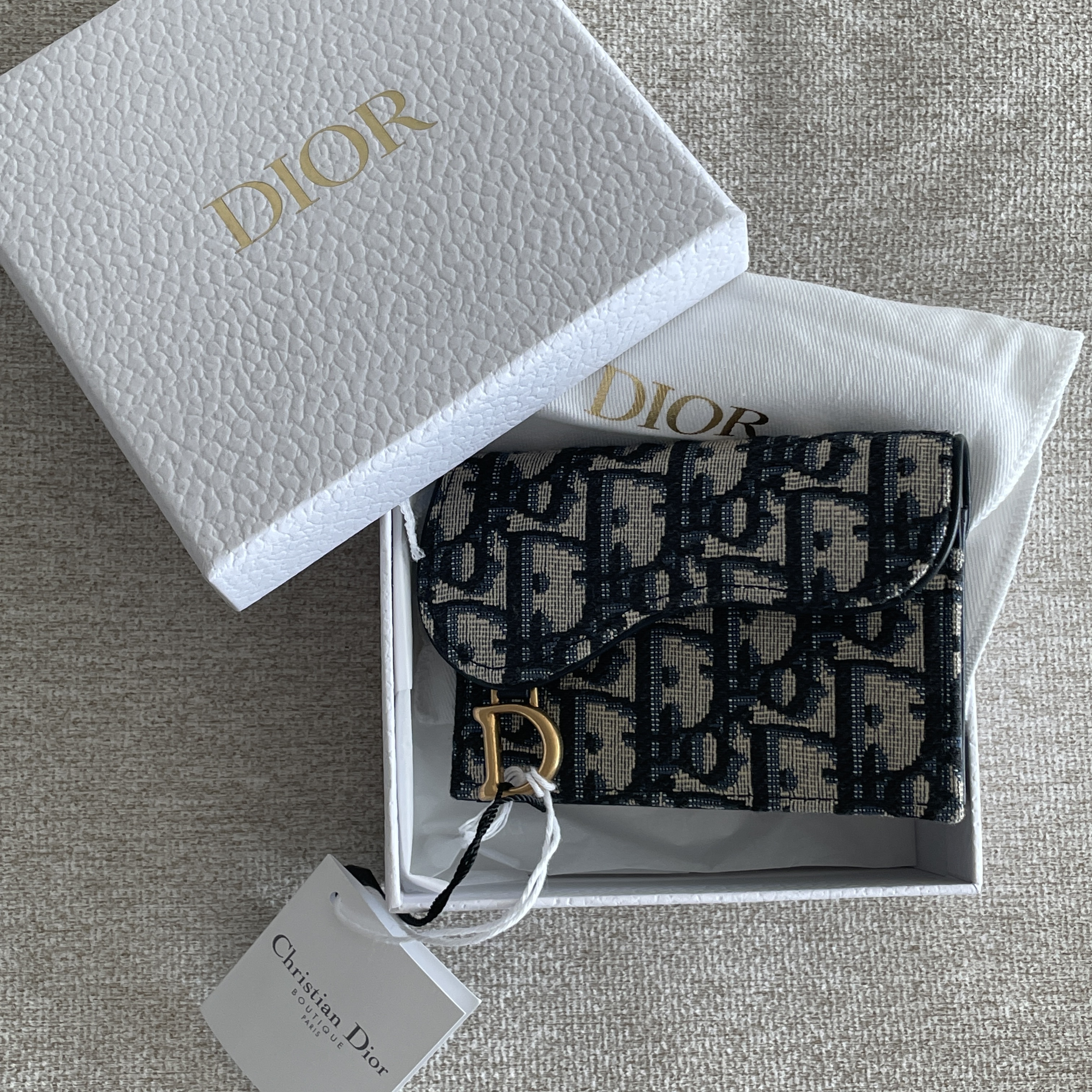 Dior Saddle Flap Card Holder Blue Dior Oblique Jacquard 착용 스타일