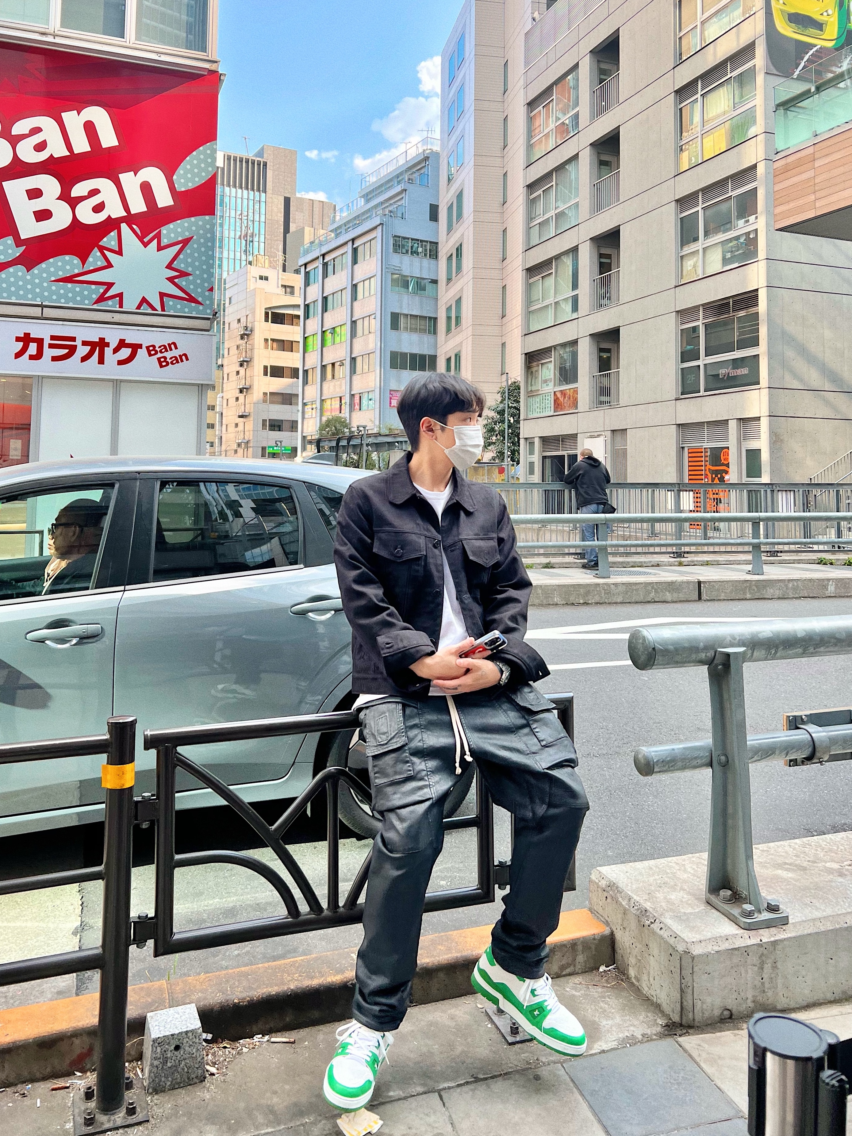 Louis Vuitton x Nigo Giant Damier Waves Monogram Denim Jacket Black, Louis Vuitton LV Trainer Sneakers Green 착용 스타일 - 2