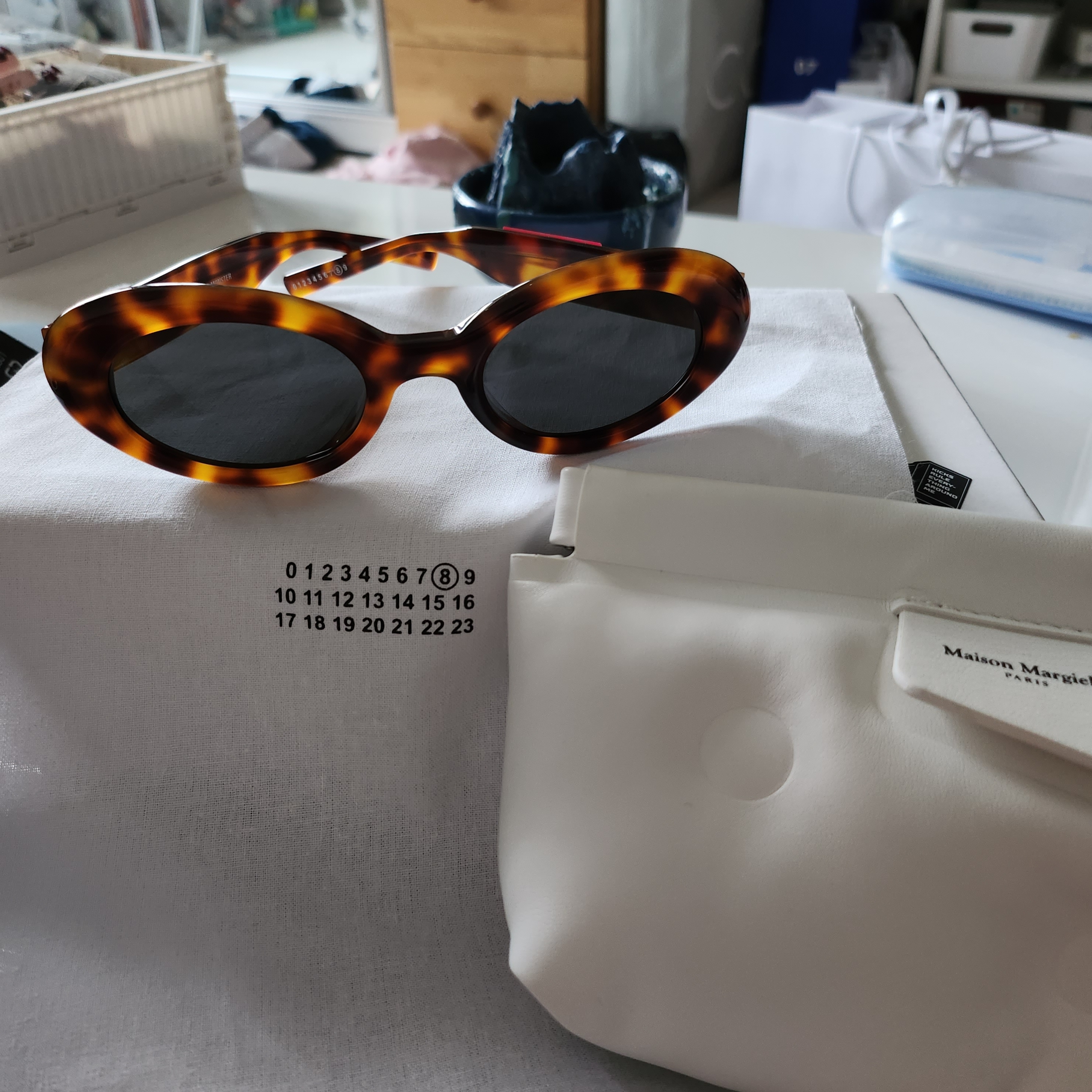 Gentle Monster x Maison Margiela MM005 Brown Tortoise Black 착용 스타일