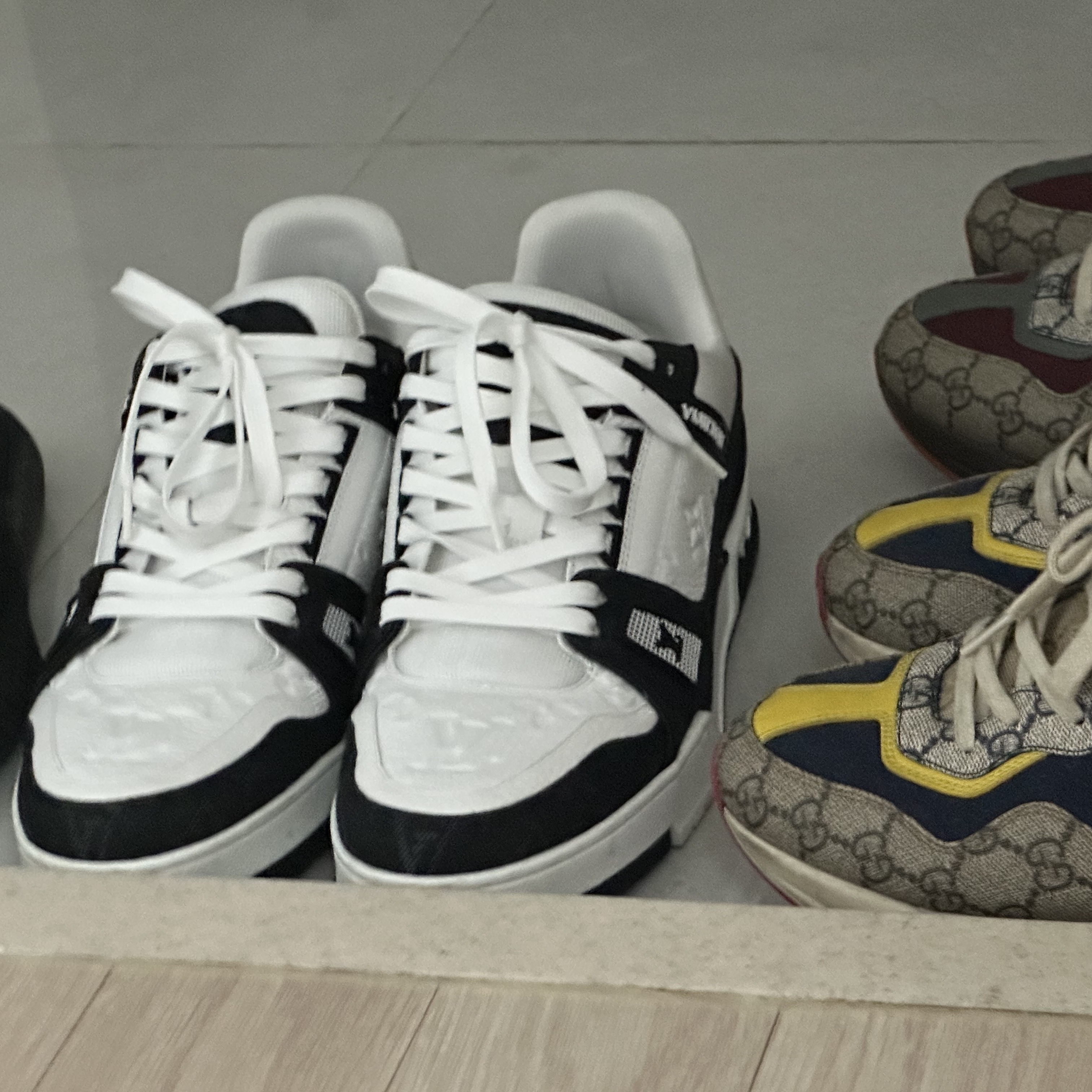 Louis Vuitton LV Trainer Sneakers Monogram Denim Black 착용 스타일