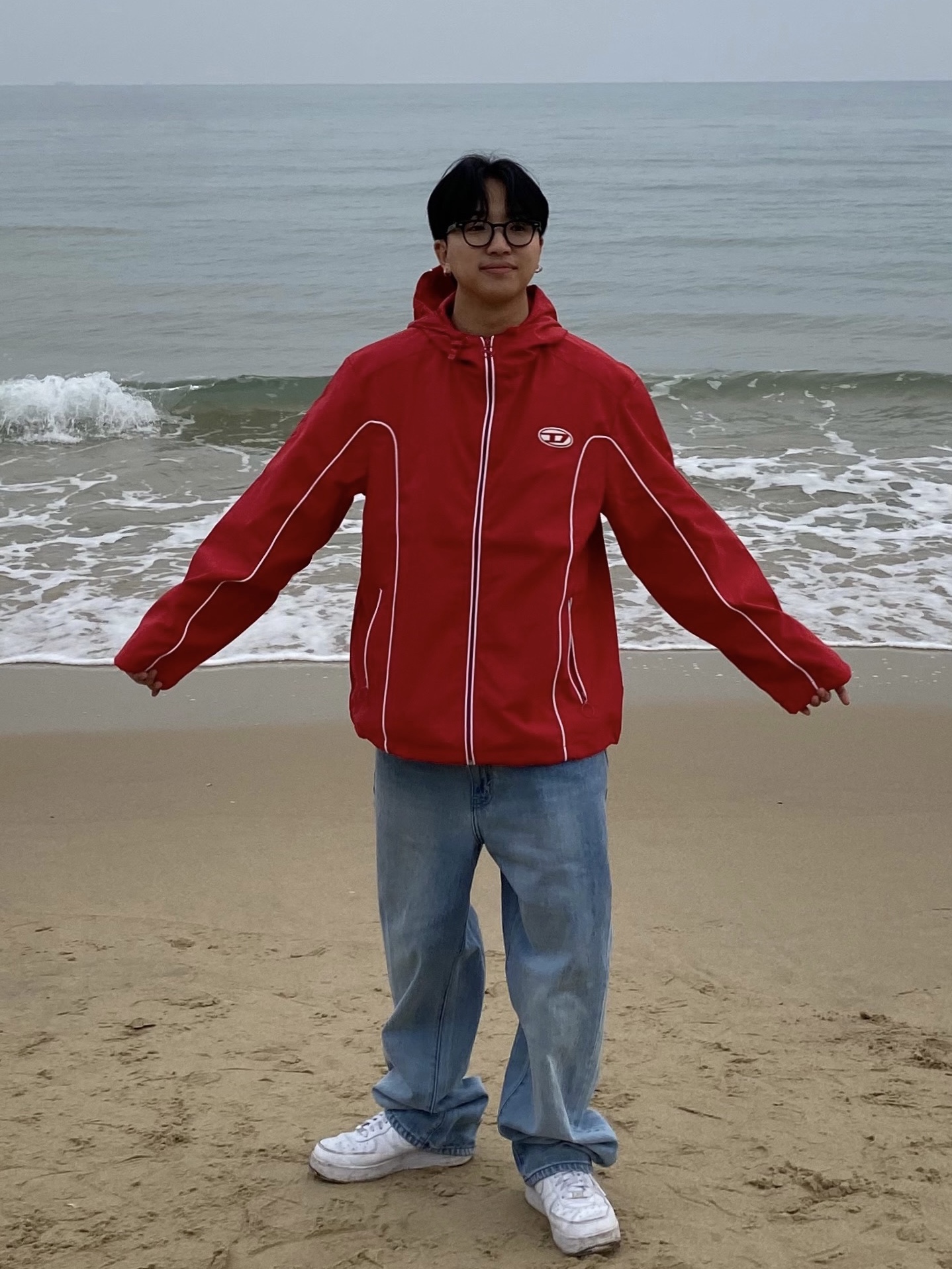 Diesel J-Hives Windbreaker with Contrast Piping Red, Nike Air Force 1 '07 Low White 착용 스타일