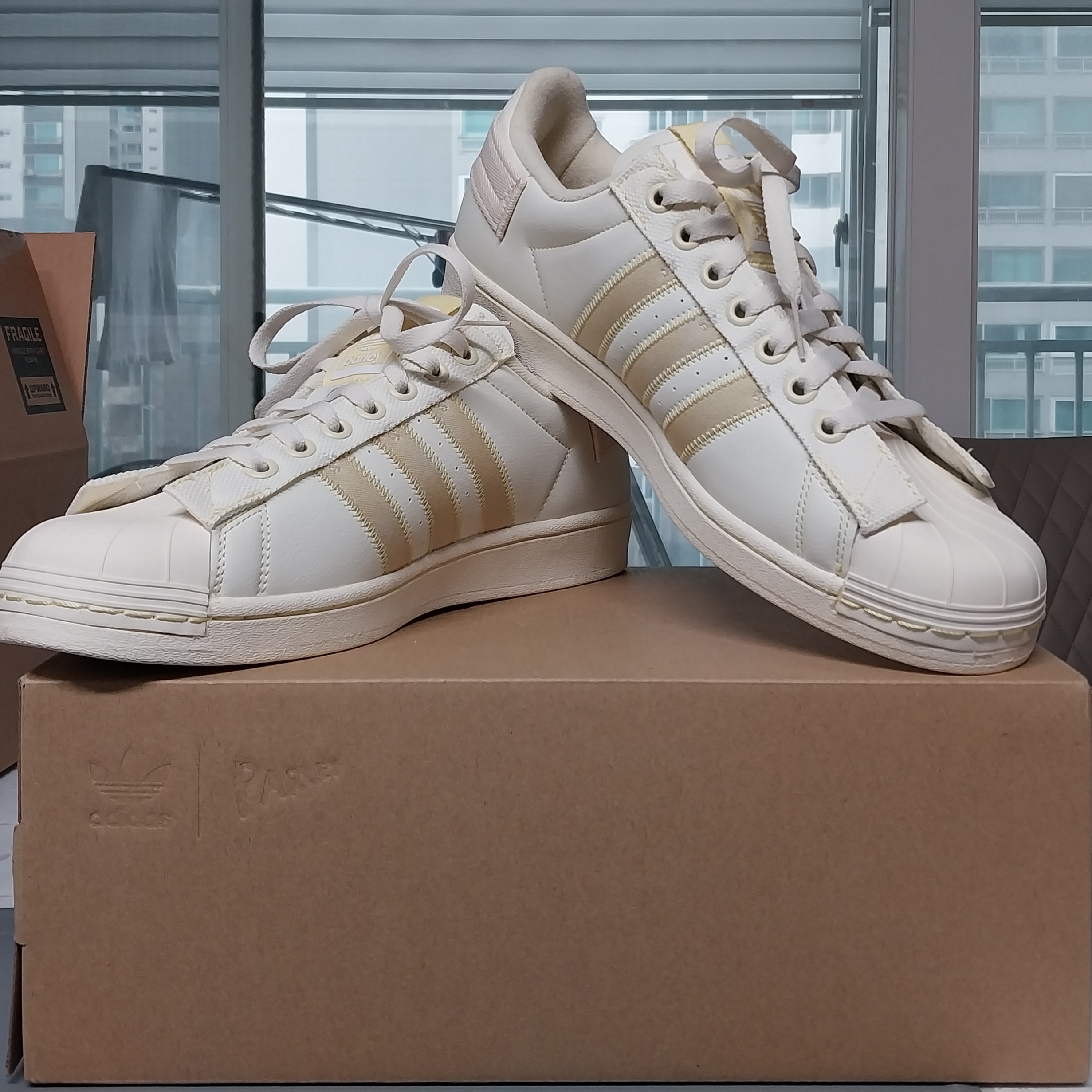 Adidas x Parley Superstar Off White Wonder White 착용 스타일